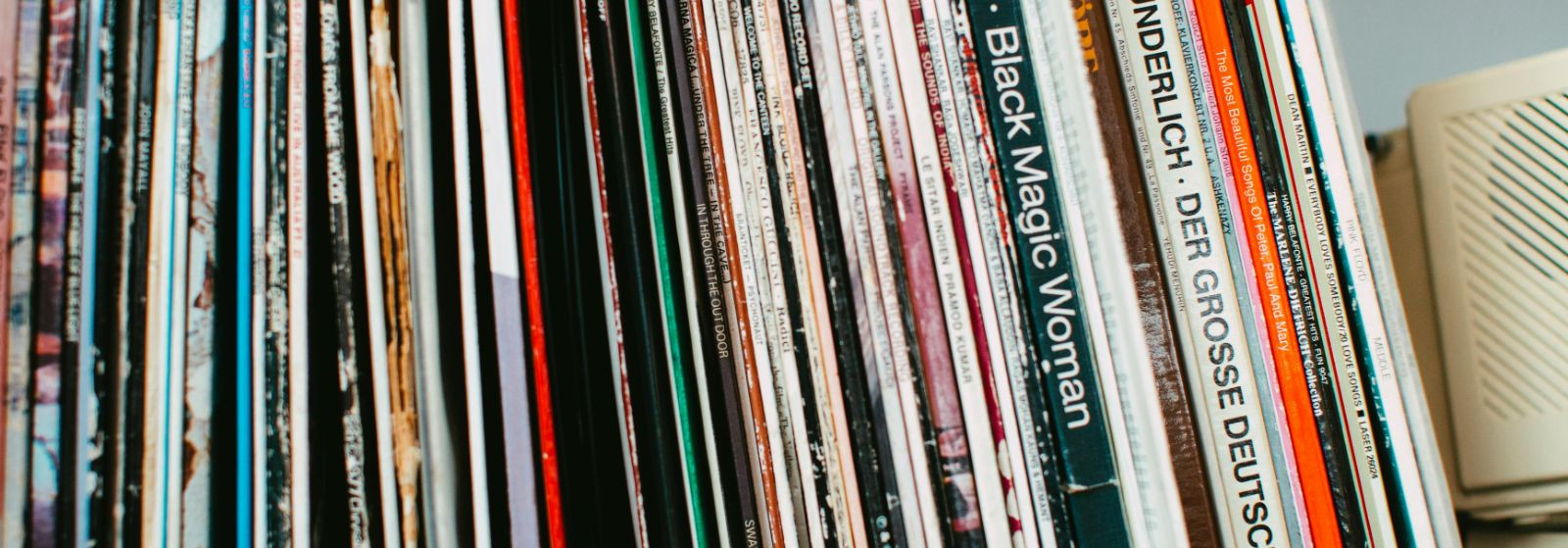 Mida meedia digitaliseerimine tähendab ja miks see oluline on 
  Meedia digitaliseerimine  teisendab vanad magnet- ja analoogkandjad kaasaegseteks digifailideks