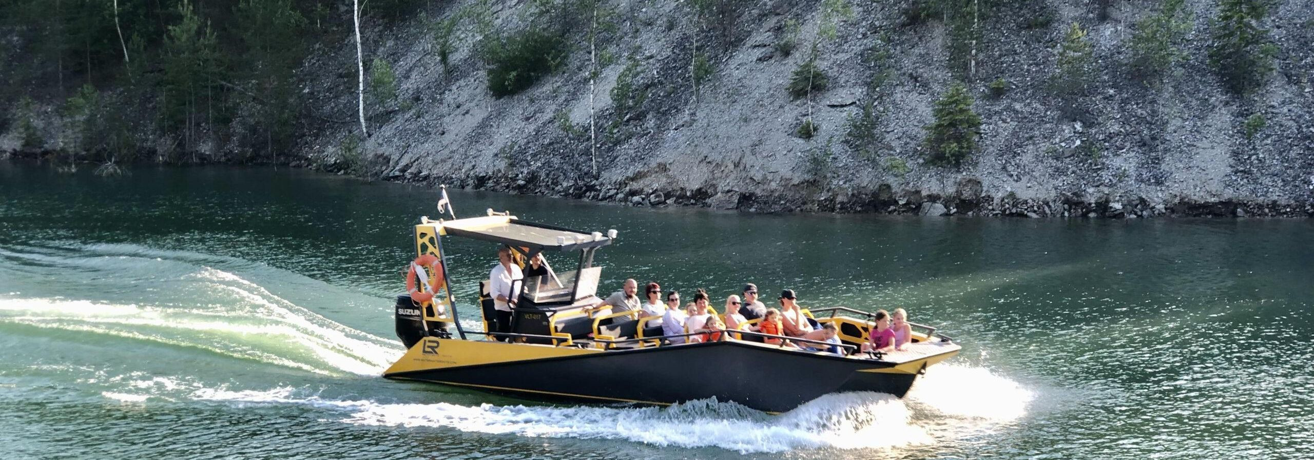 We offer water hikes and related event services organised in the Aegvidu region in order to provide people with easy and safe access to the natural environment 