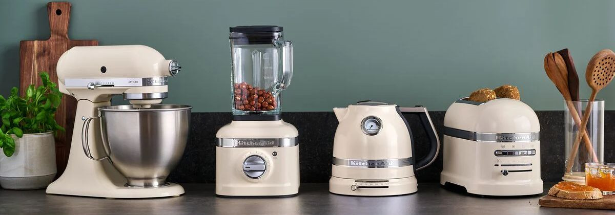 Minu esmamulje Kitchen Aid Artisan K400 blenderist oli hämmastav – ma ei osanud oodata midagi nii võimsat! Suure pähklikreemifännina katsetasin esimese asjana j