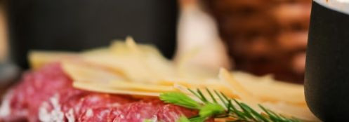 Kohapealne toitlustus, mis muudab sündmuse muretuks ja meeldejäävaks   Kohapealne toitlustus  hõlmab kogu protsessi alates täielikust ülesseadmisest kuni viimas