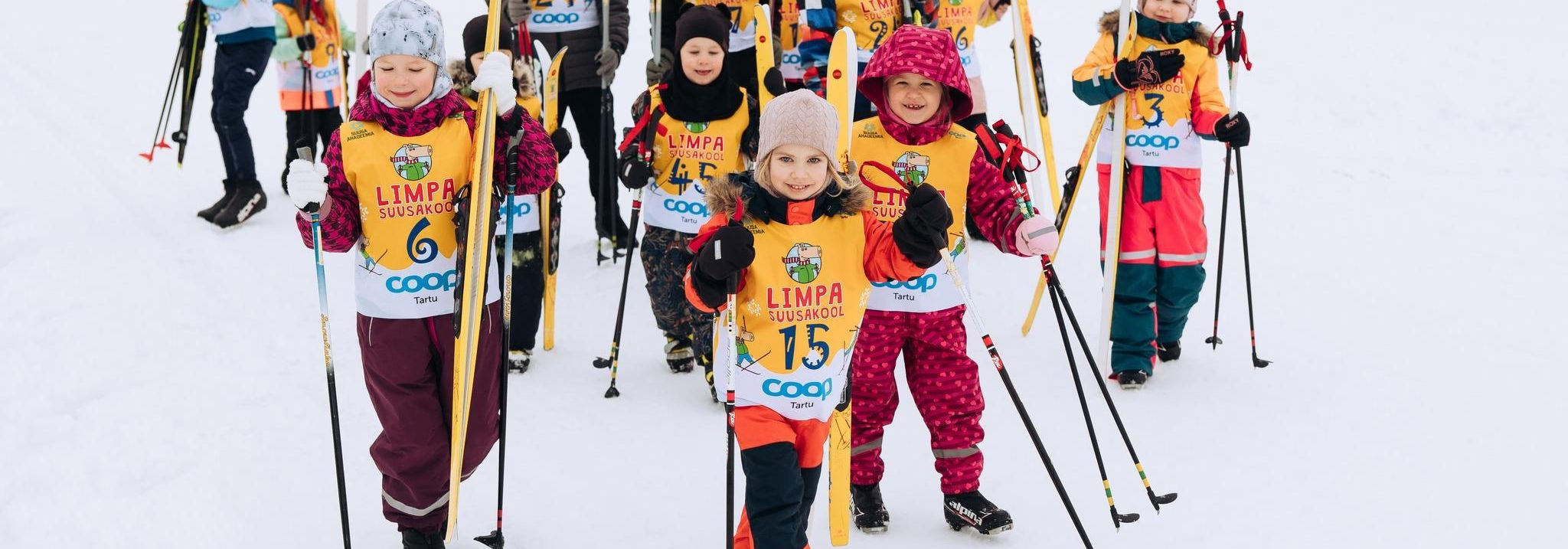 Our goal is to make skiing an accessible and safe recreation for both children and adults, supporting people through practical learning, equipment and community