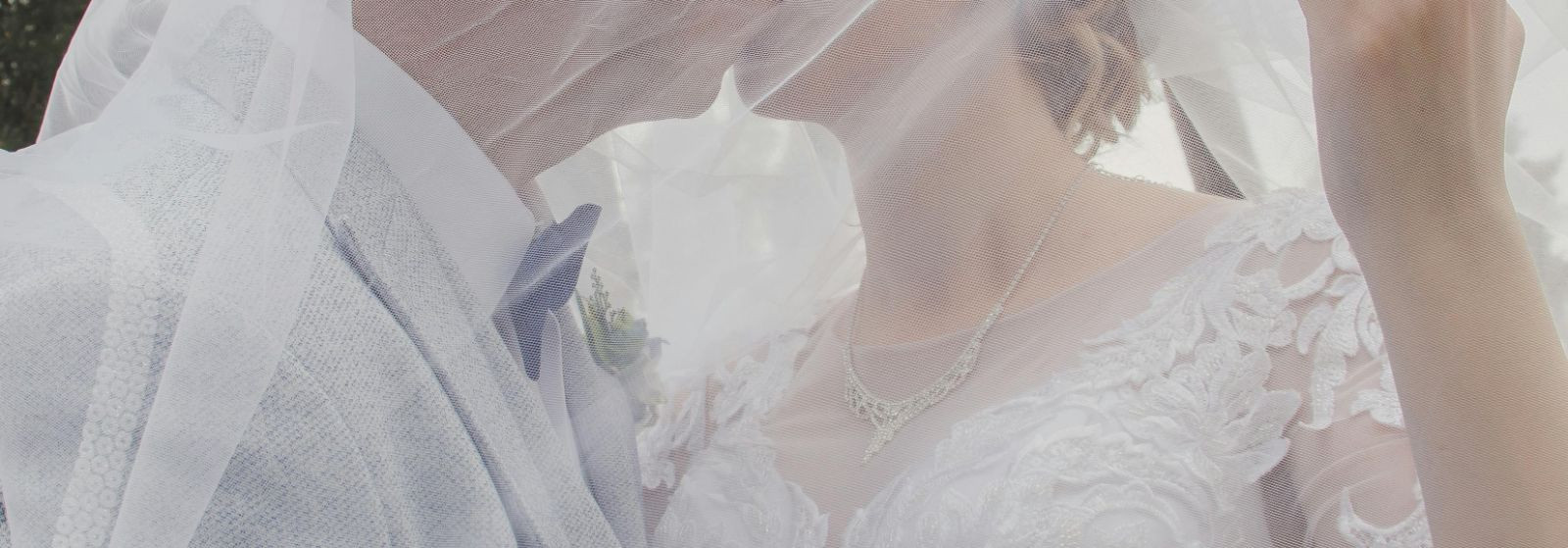 Pulmafotograafia, mis jääb meelde 
  Pulmafotod  jäädvustavad päeva ehtsad hetked — naeratused, pisarad, kallistused ja varjatud pilgud. Kogenud fotograafia läh