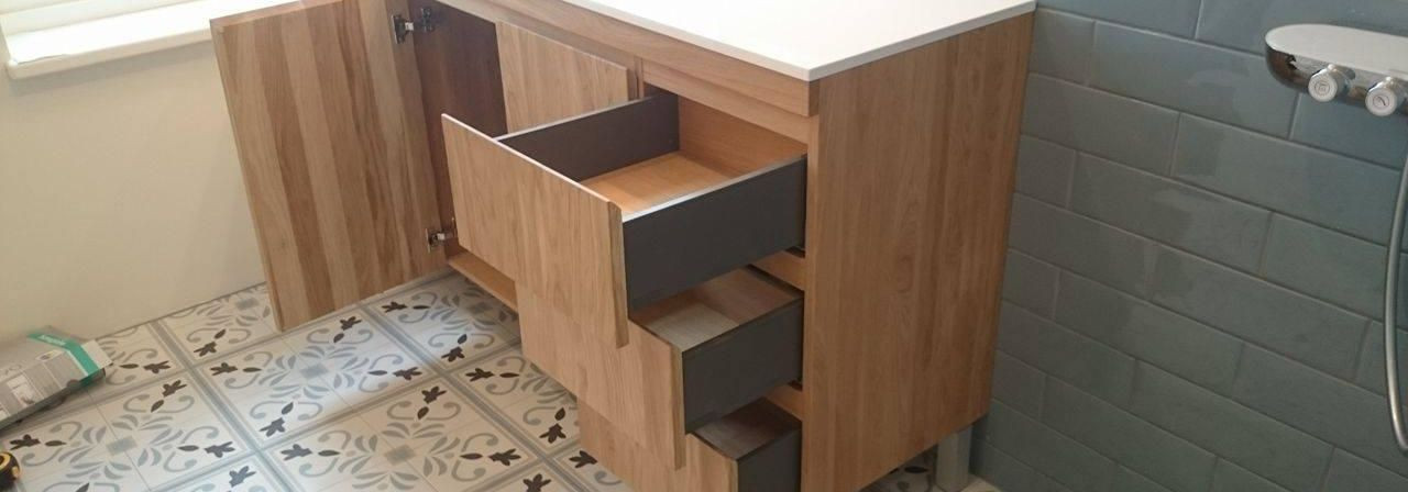 Kohandatud mööbel  loob funktsionaalse ja stiilse interjööri, mis vastab täpselt ruumi mõõtudele ja elustiilile. Spetsialiseeritud garderoobilahendused, kvalite