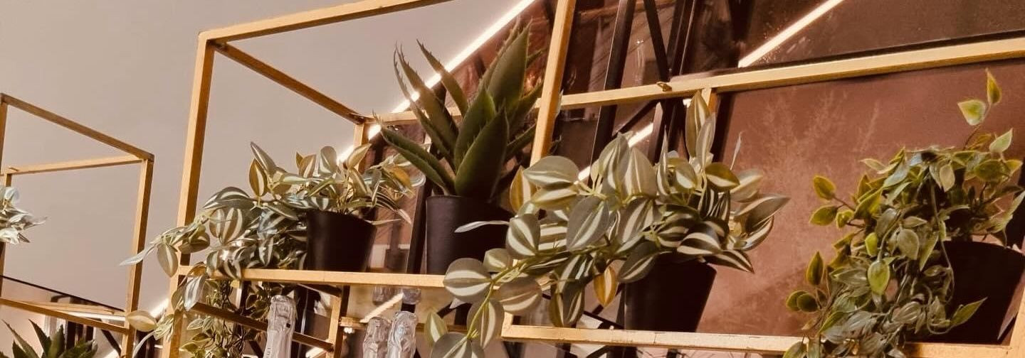 Our company brings to events professional bar service and experienced cocktail experience, giving priority to friendliness, flexibility and creative approach. O