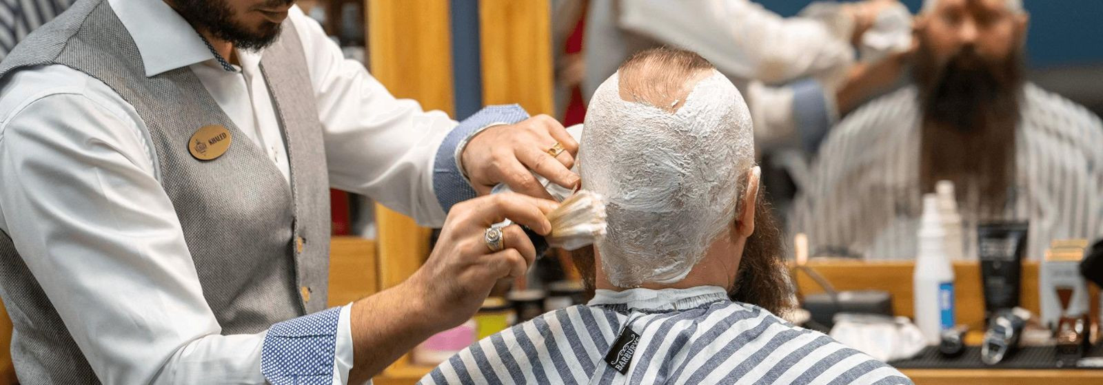 Mis on Kuninglik raseerimine? 
  Kuninglik raseerimine  on klassikaline mehine hoolitsus, mis ühendab peent käsitööd ja lõõgastava rituaali, et saavutada erakor
