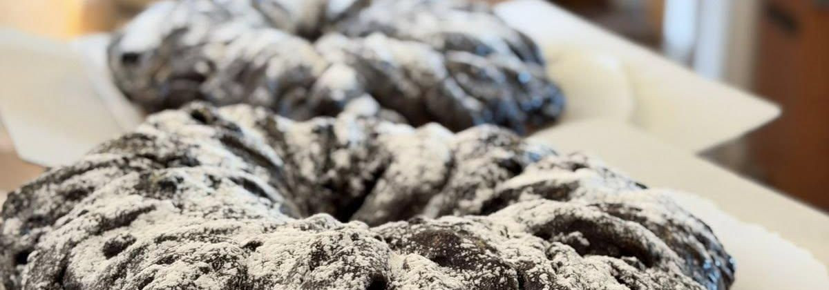 We are a small guest house and a café that offers a home and a welcoming environment for people who are looking for a peaceful stay, a pleasant day-to-day meal 