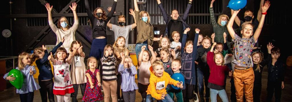 Our focus is curiosity and handy learning: we make science and technology available in a way that invites you to test, ask and together seek solutions. We want 