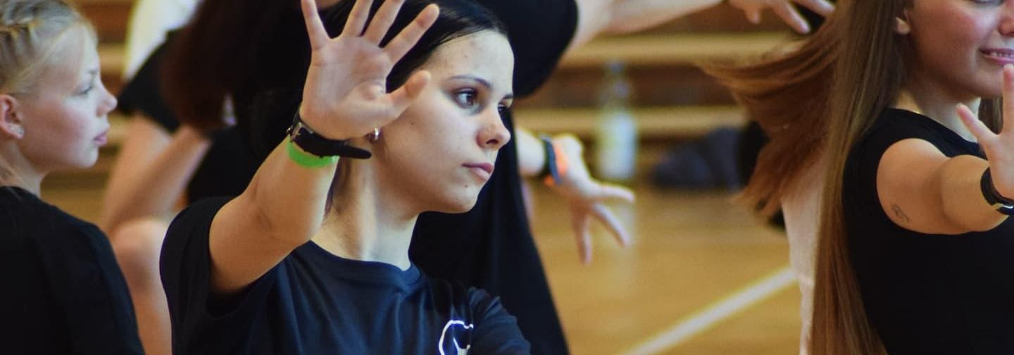 Laste tantsuklass  ühendab mängu, liikumise ja loova eneseväljenduse turvalises õhkkonnas, et arendada laste koordinatsiooni, rütmitunnet ja enesekindlust. Prof