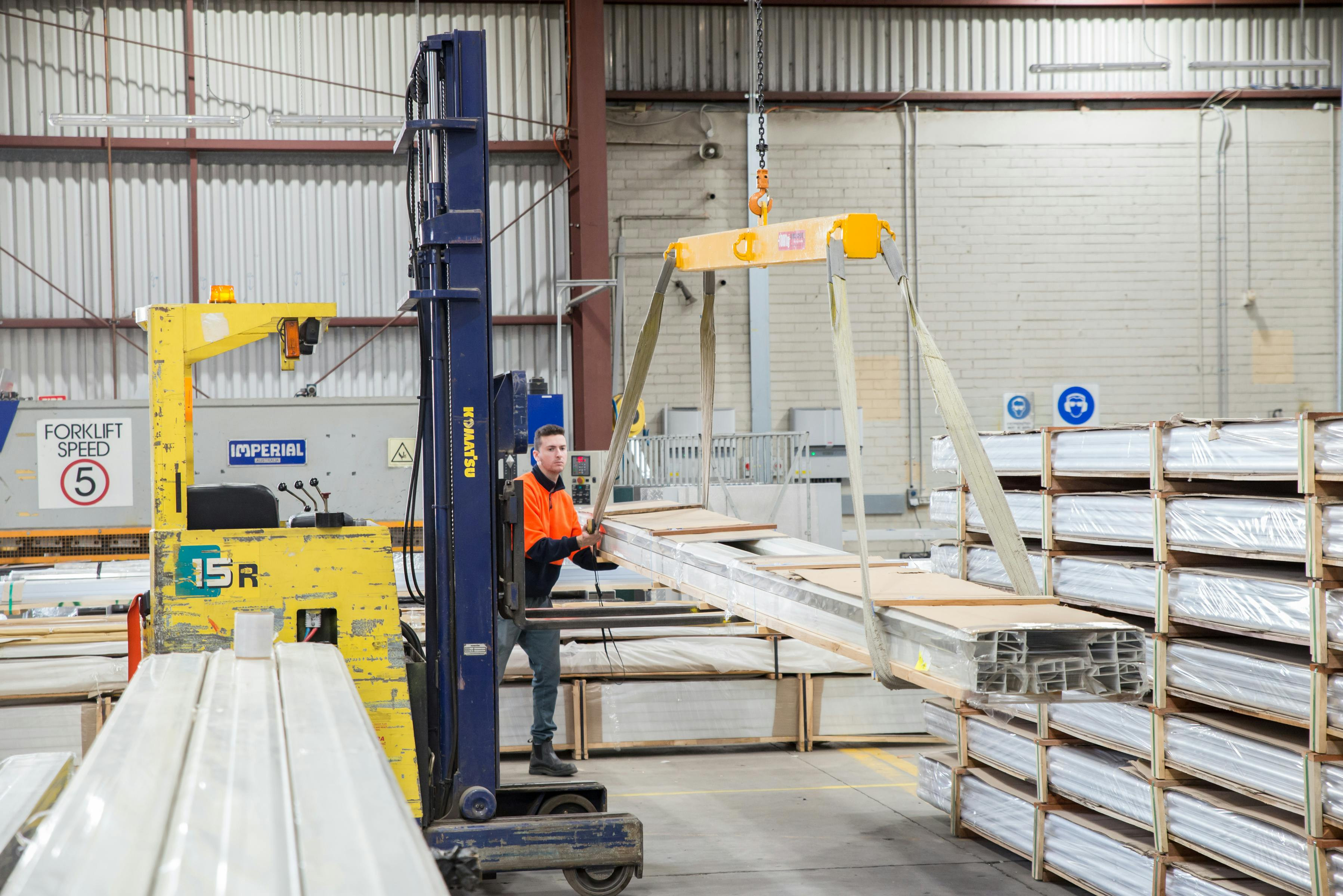 NordWay Tradingu tõste- ja kinnituslahendused  on loodud ettevõtetele, kes vajavad töökindlat, turvalist ja paindlikku viisi koormate käsitlemiseks. Sertifitsee