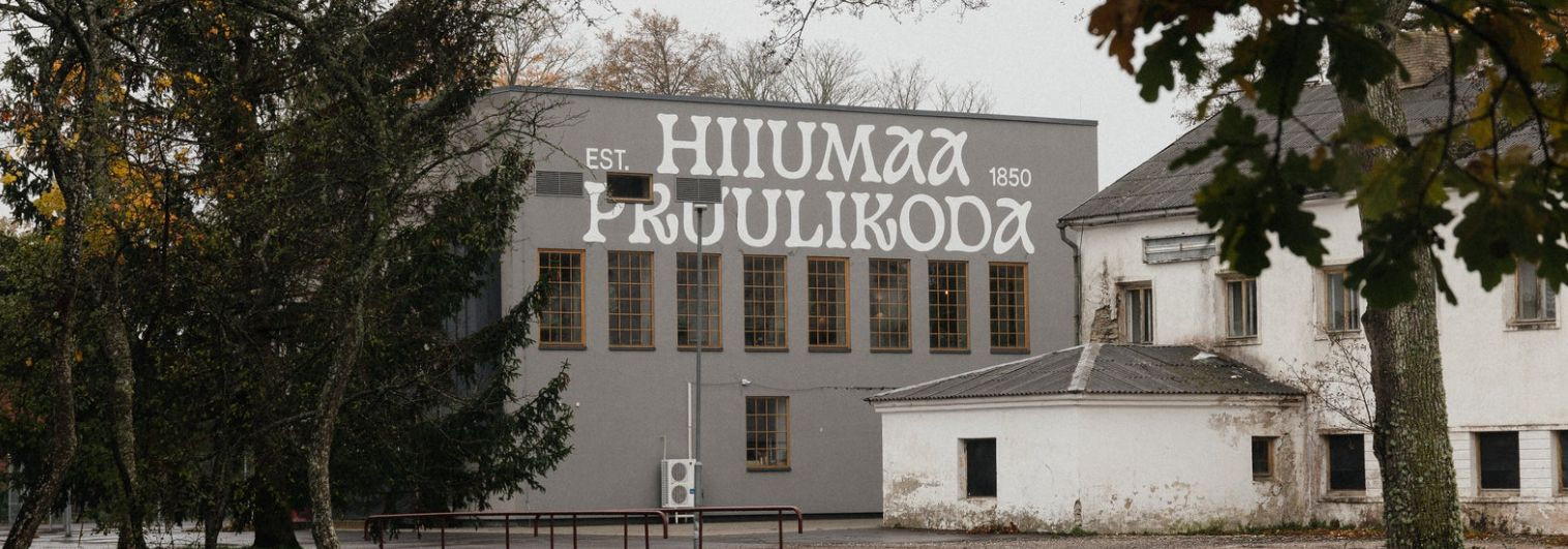 Hiiumaa õlled  toovad klaasi Hiiumaa looduse ja vaikuse: autentne, pehme ja hästi tasakaalustatud  käsitööõlu , mis sobib nii igapäevaseks nautimiseks kui ka he