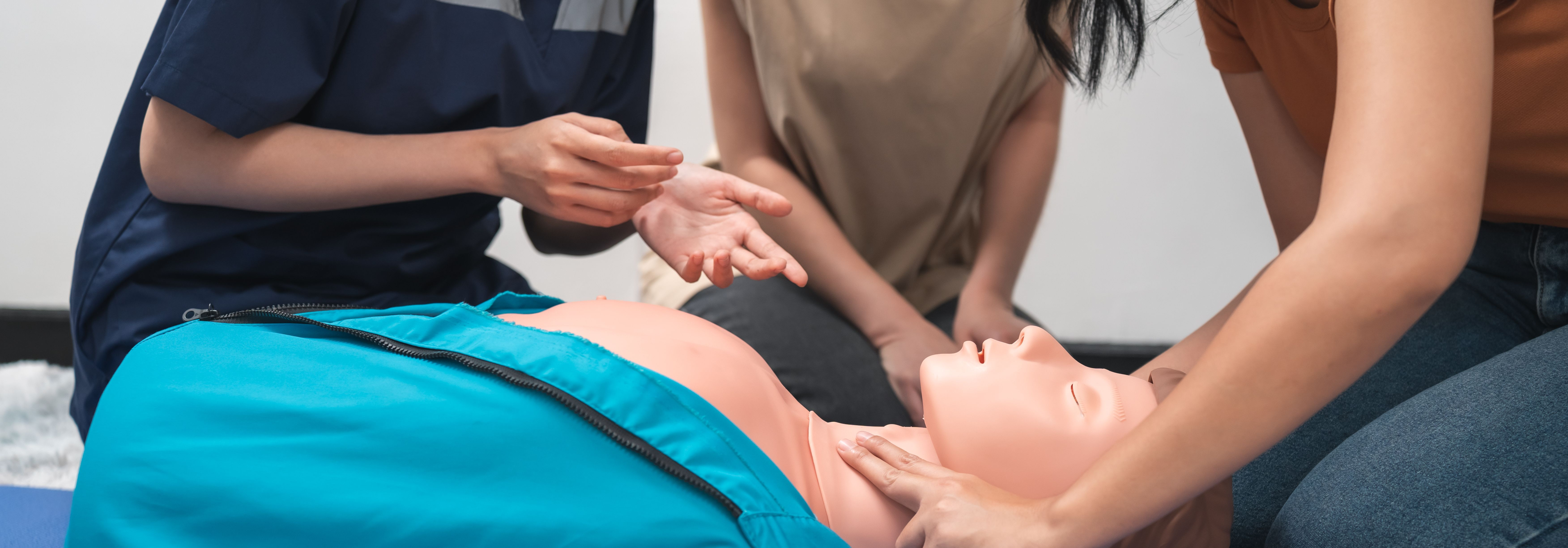 At TEADMISTEST OÜ, we believe that the power to save lives rests in the hands of each individual. With our comprehensive first aid training programs and health 