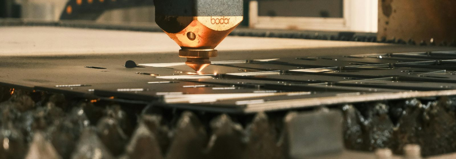 Täpsus ja tugevus igas lõikes 
  Metallilõikus  on suunatud neile, kes nõuavad töökindlaid tulemusi ja materjali omaduste maksimaalset säilimist: tootjad, metal