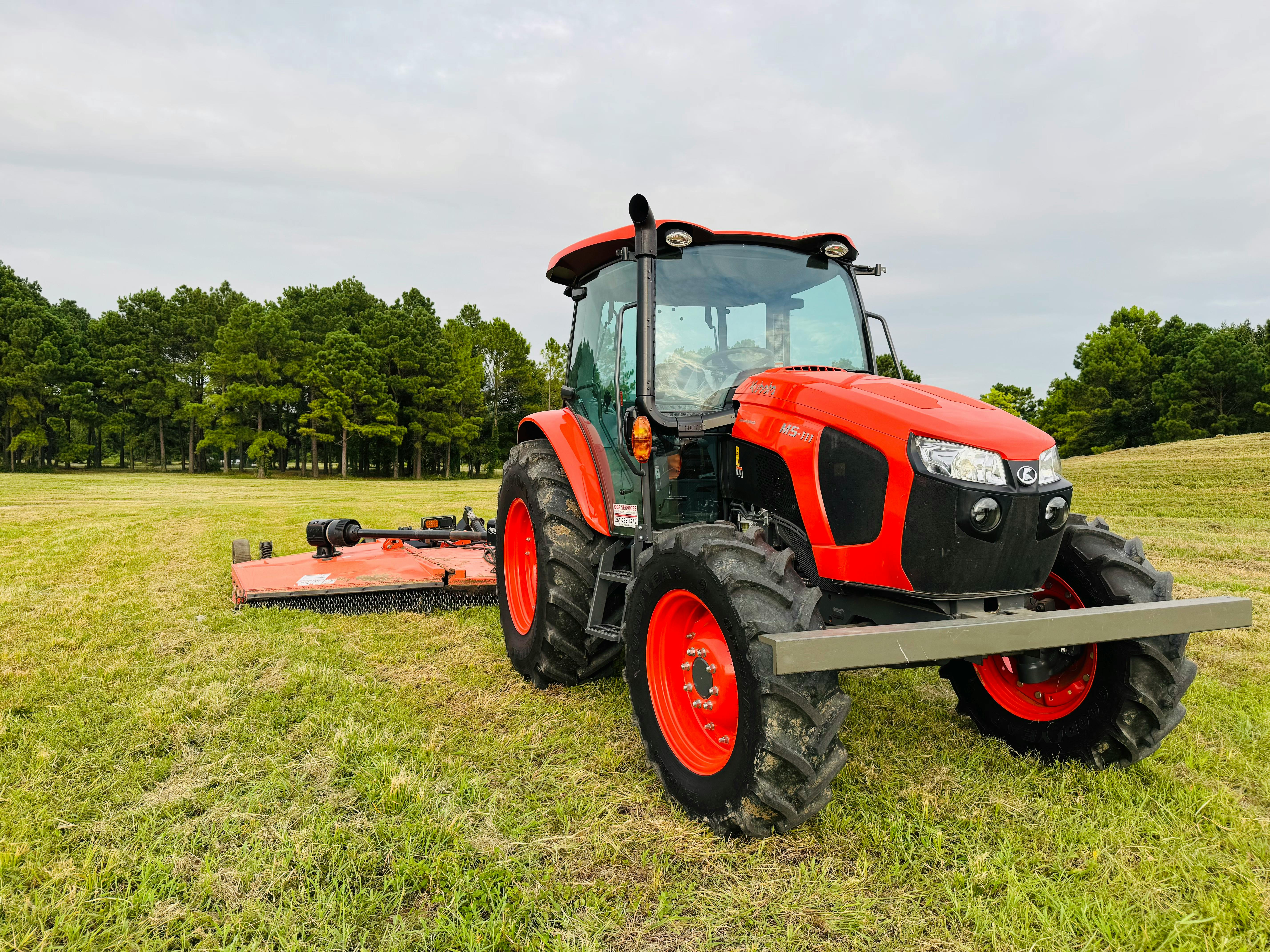 ATV maintenance is a practical and flexible way to keep the plots, roads and larger plots in order all year round. If the workload is high, the soil is uneven o