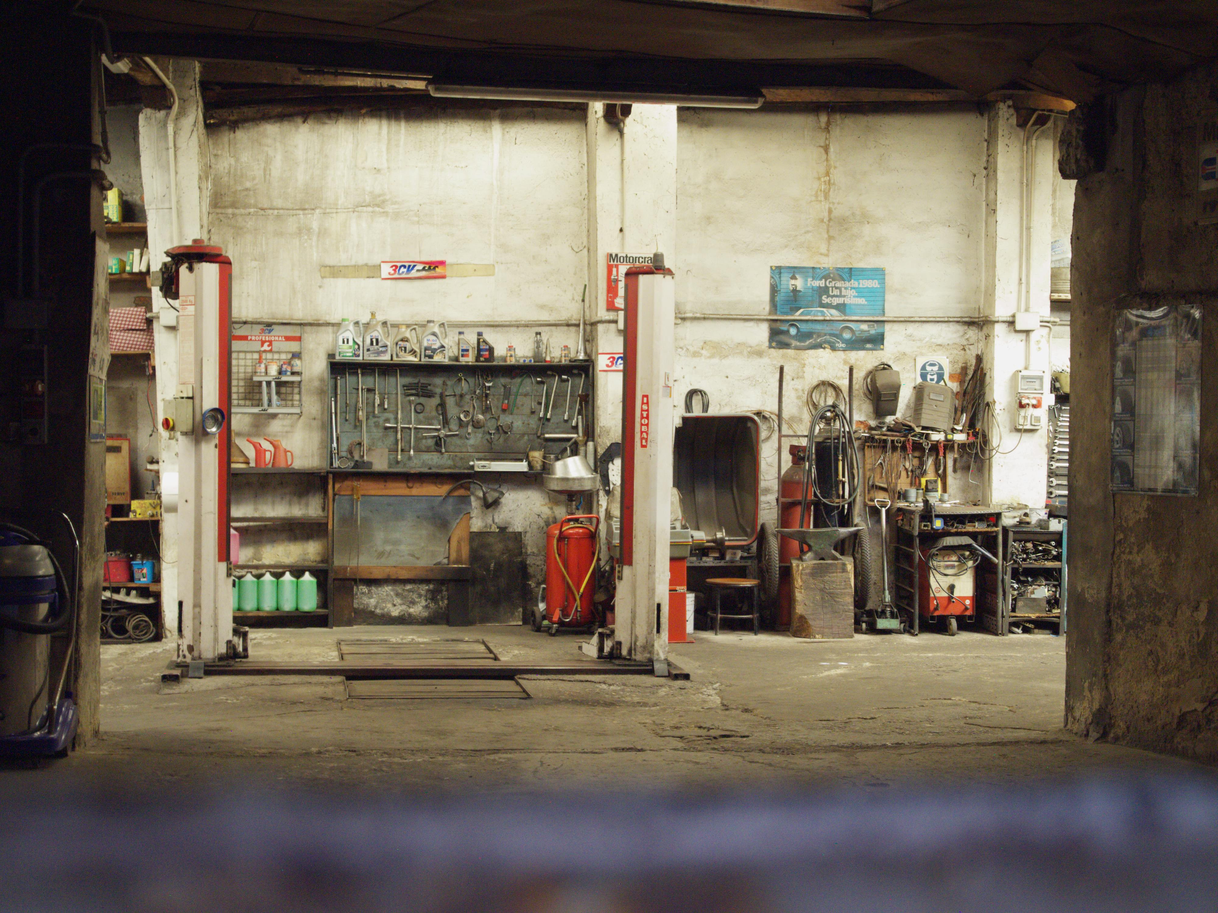 Kui otsite usaldusväärset kohta, kust leida kvaliteetseid  autotarvikuid , tööriistu ja hooldustooteid, siis siin on kõik vajalik ühest kohast kättesaadav. Lai 