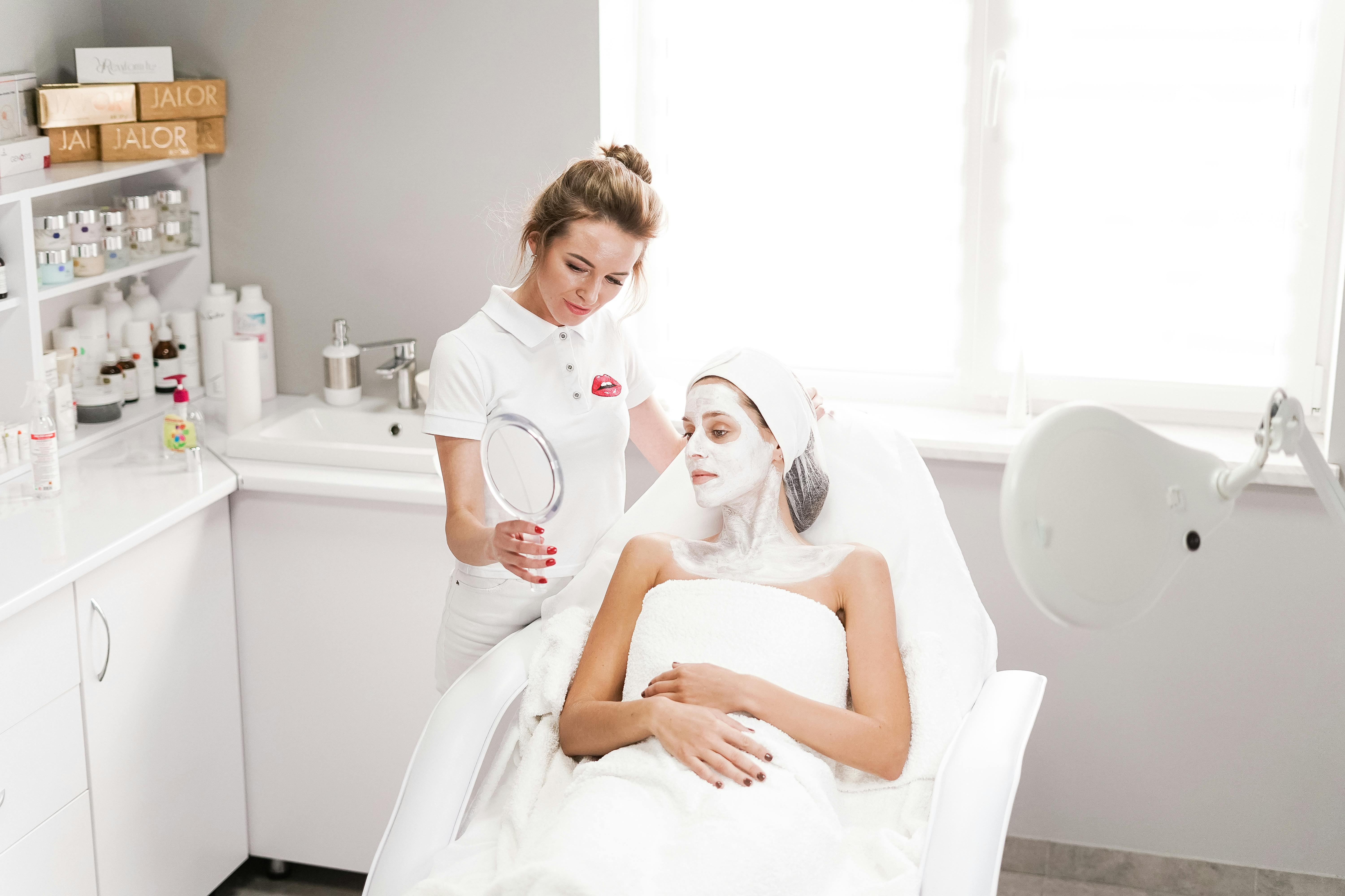 Fine appearance with professional beauty services    The main activity of beauty salon  combines a full service where the skin looks and personal style are impr