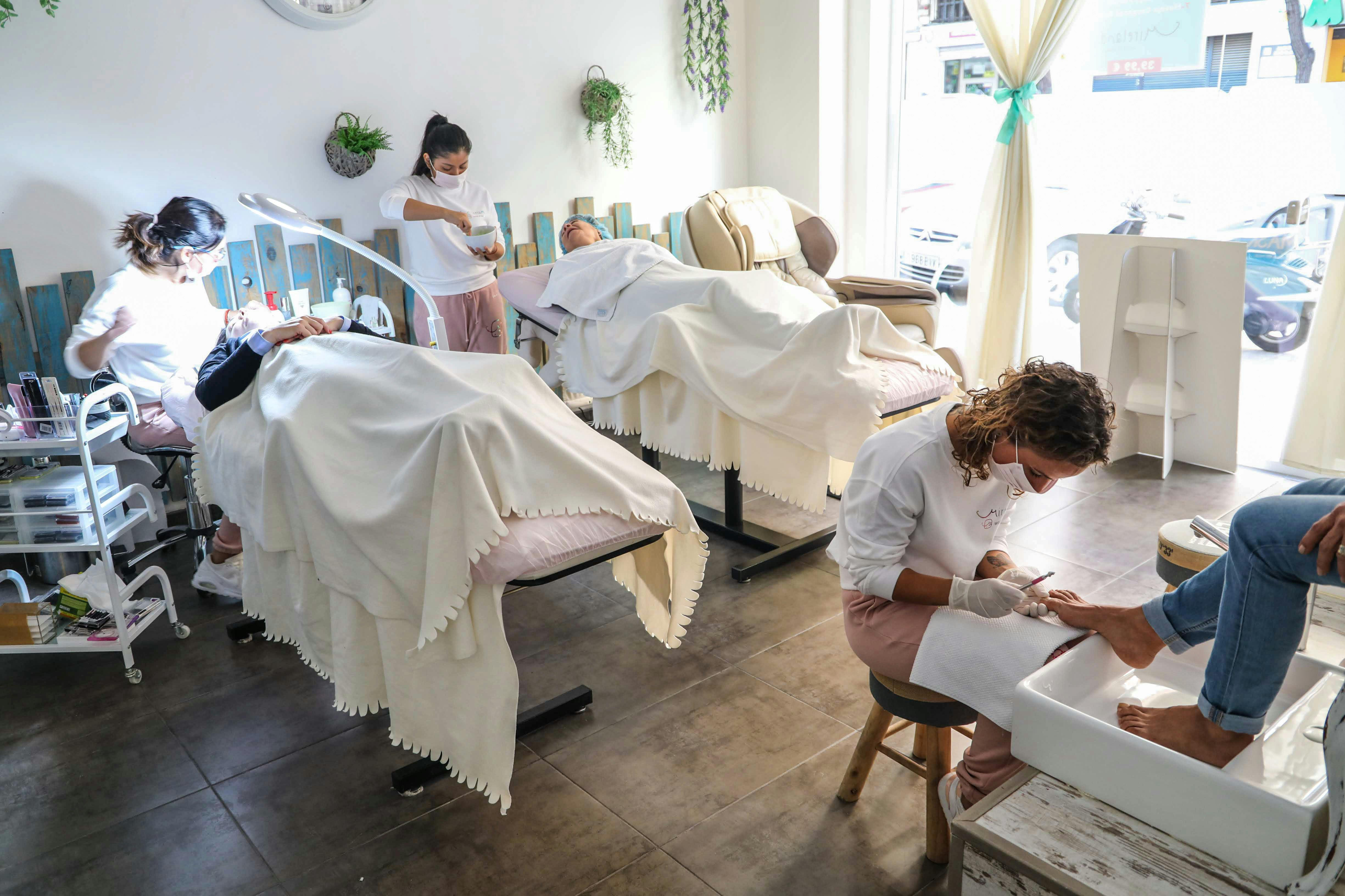 The modern beauty salon is much more than a place to spend time before an important event. This is an environment where  hair care ,  facial care ,  manicure , 