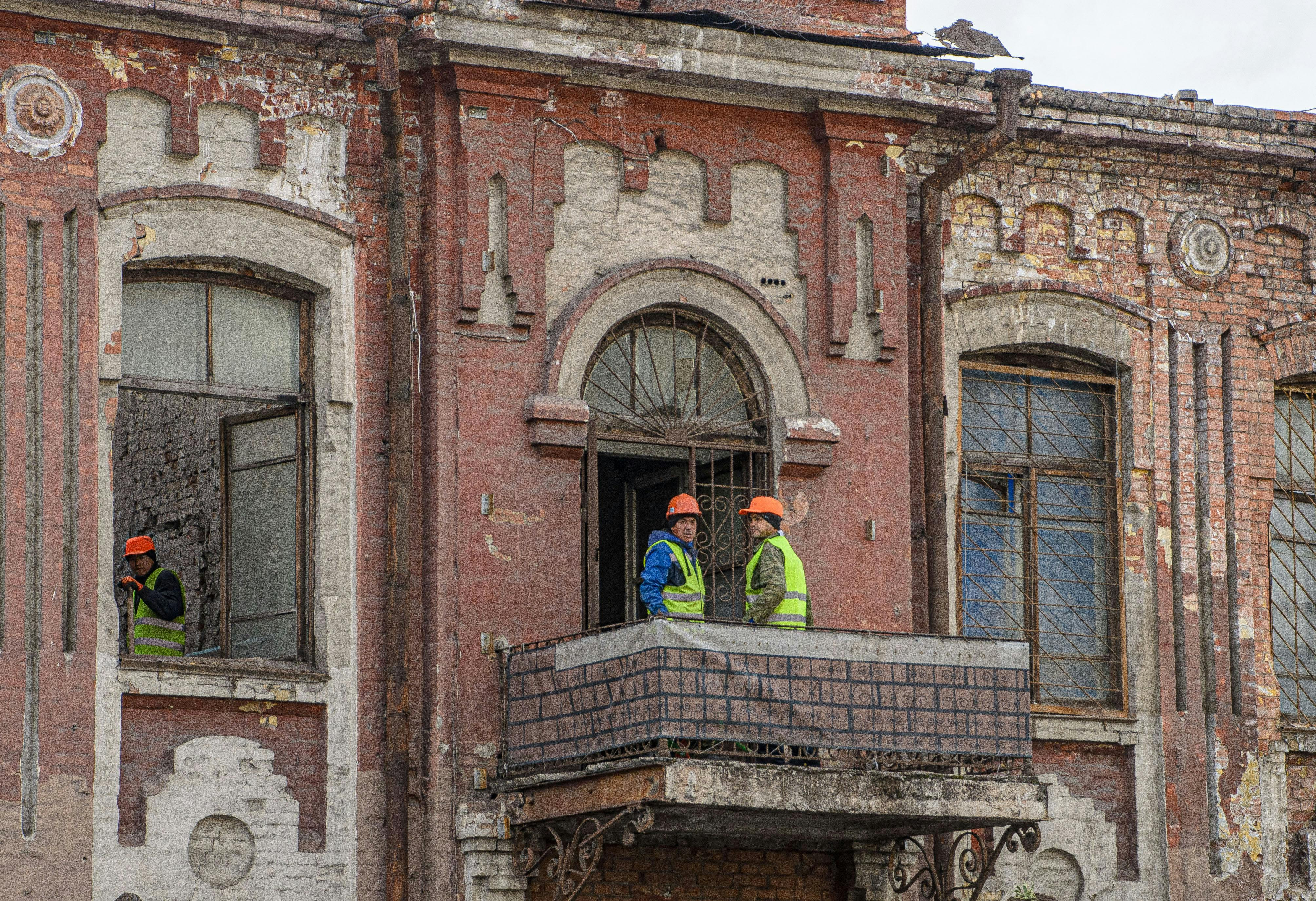 Building and restoration  combines comprehensive solutions that help to clean up, upgrade and increase the value of buildings. If the goal is a reliable result,