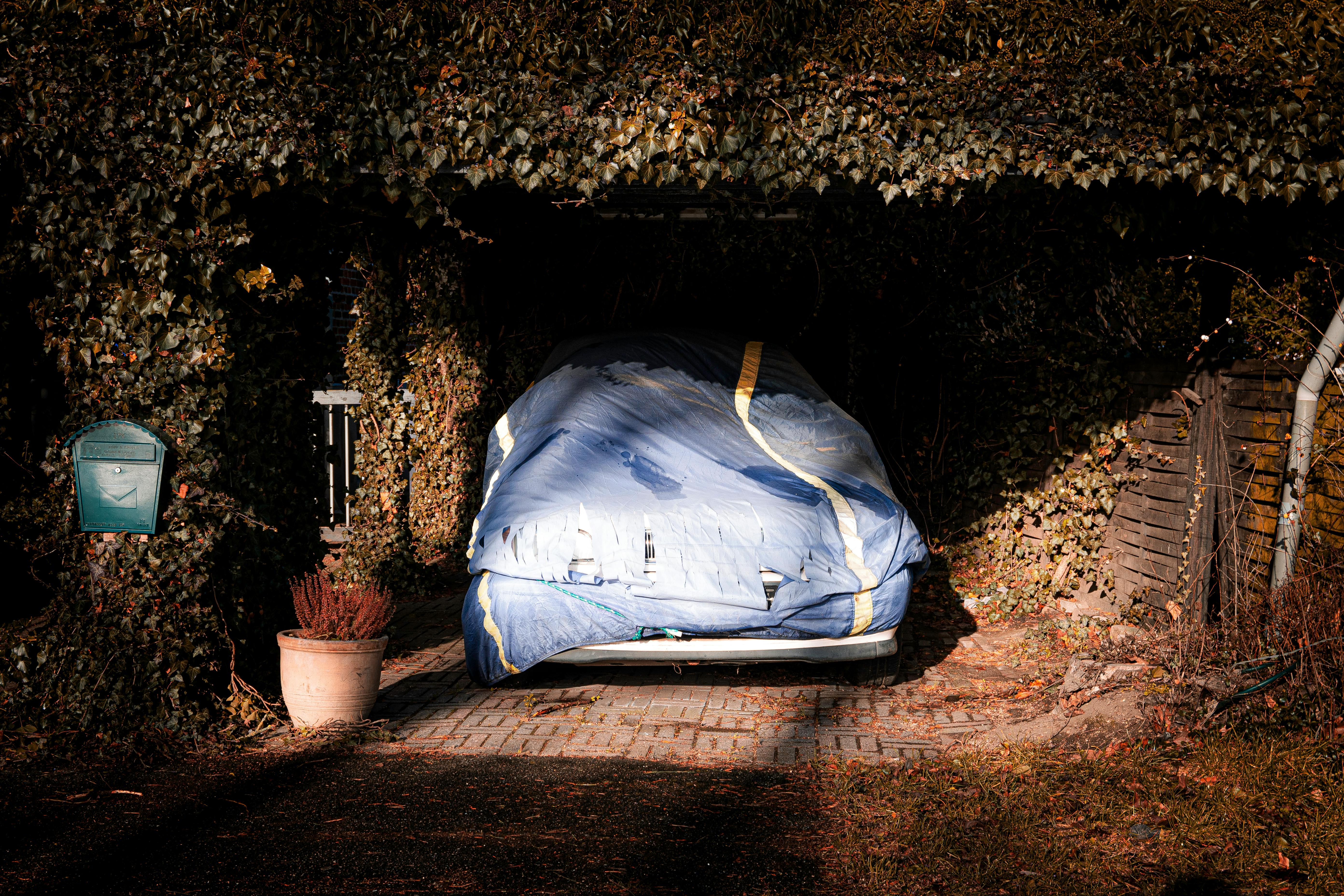 Car coatings  is a practical solution that helps to keep a passenger car clean, protected and better preserved both in everyday use and during longer stays. Qua