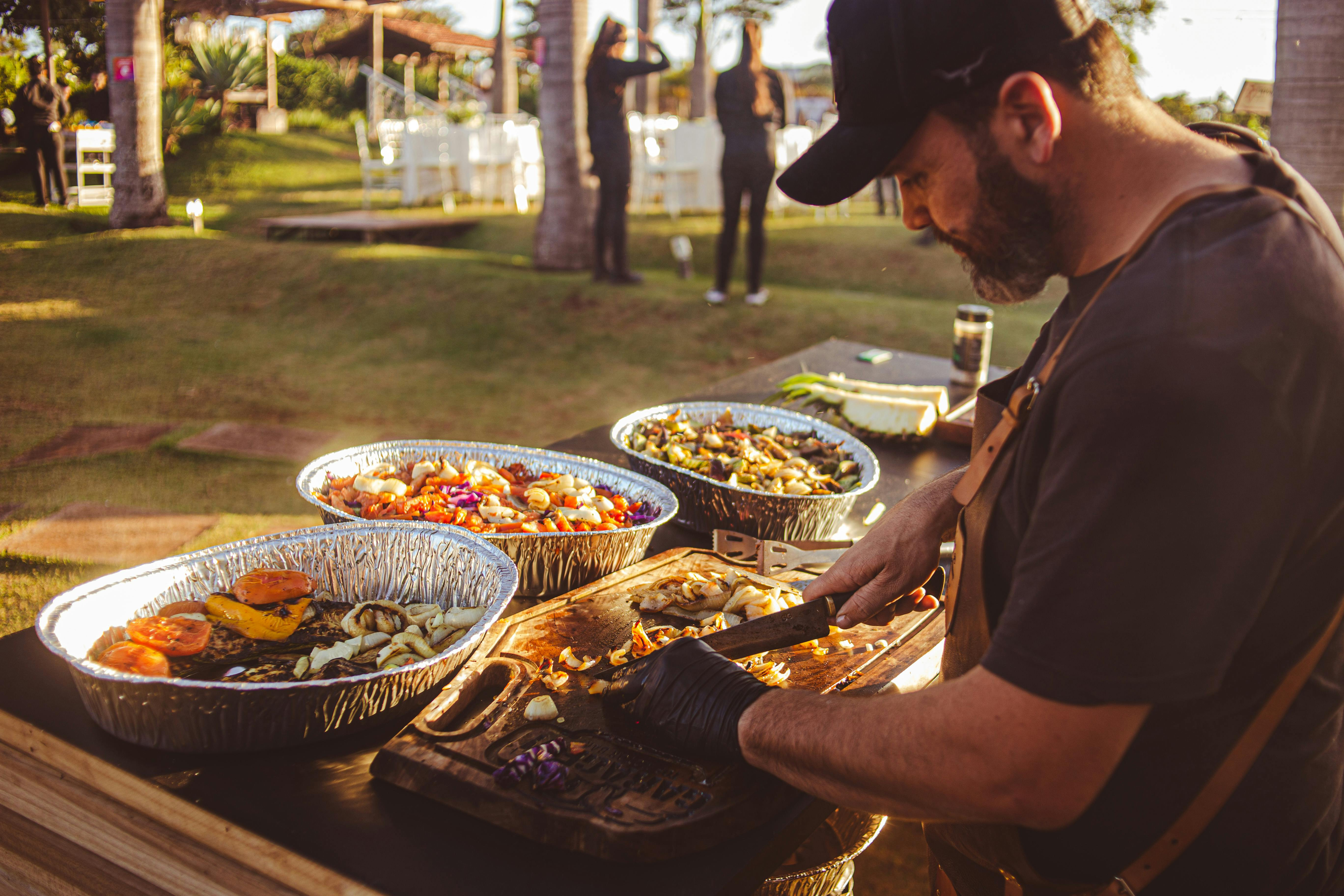 What is the offer and for whom it is suitable    <  Catering   for the event led by Peakoka brings a professional guest chef who prepares the food on site an
