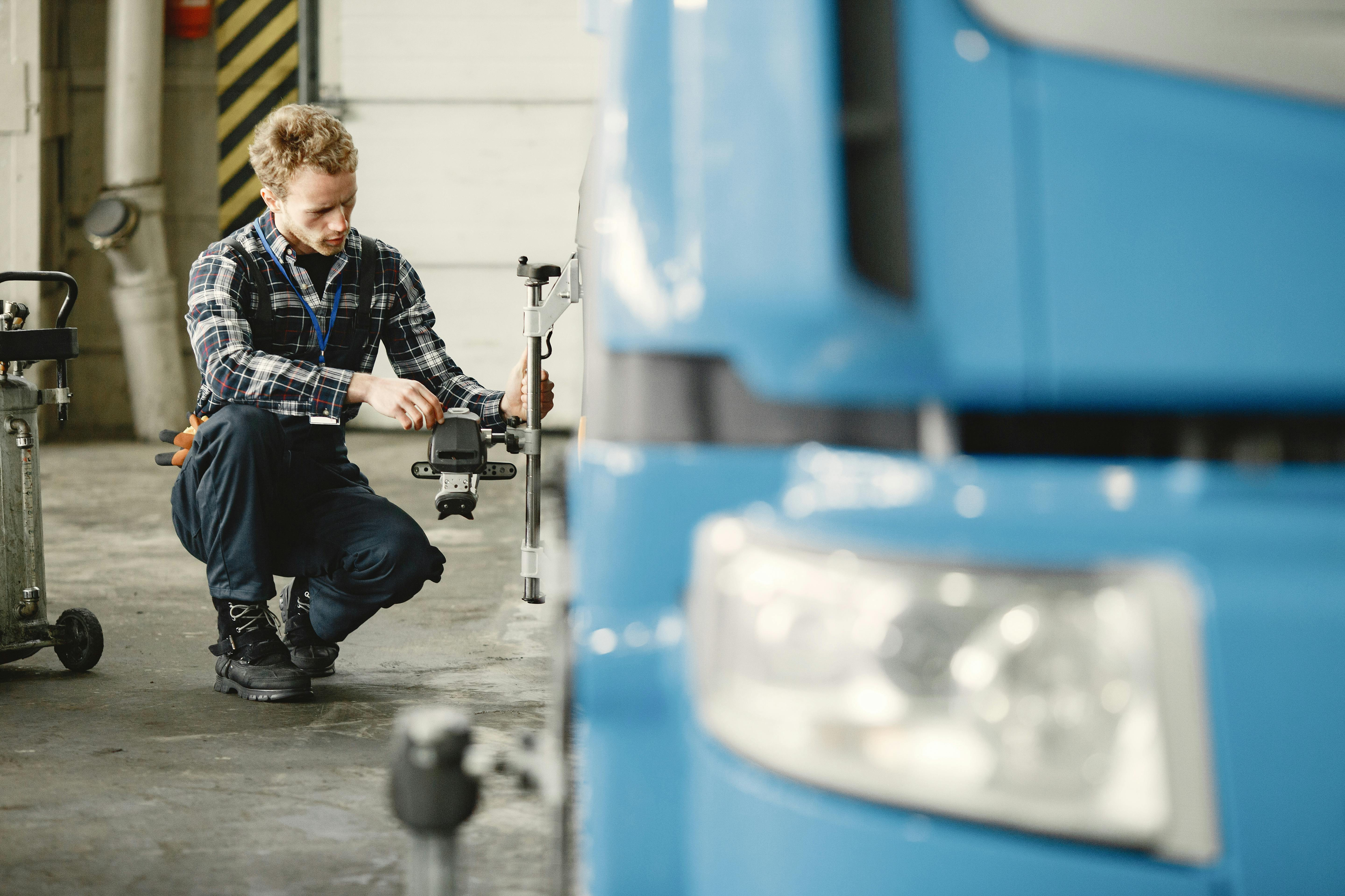 Auto  chassis service  is an important part of vehicle maintenance, because it is the base wagon that directly affects driving safety, driveability and daily dr