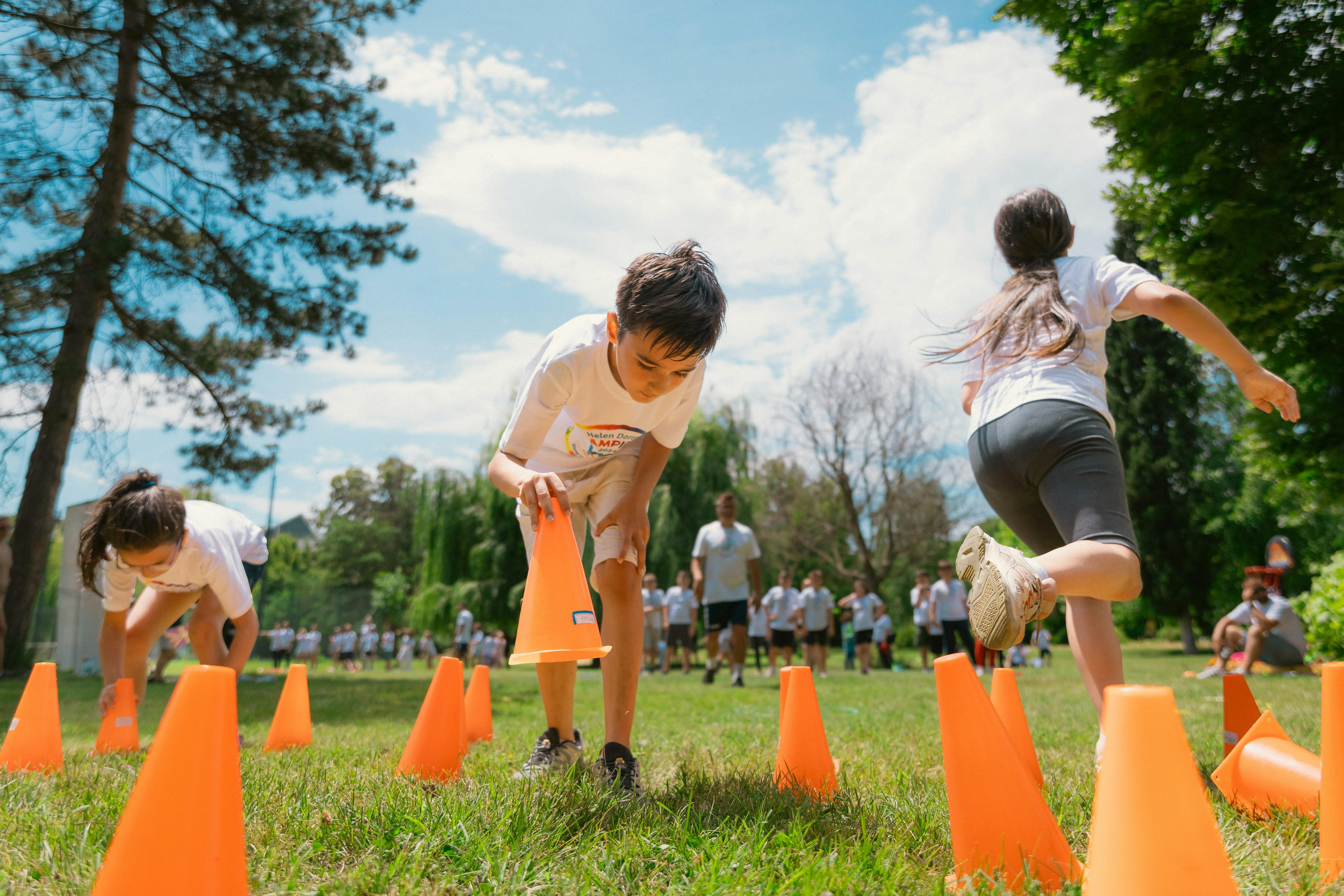 Let the child enjoy the movement and grow confident    <  Children's sports training  combines playful exercises and targeted training to develop motor skill