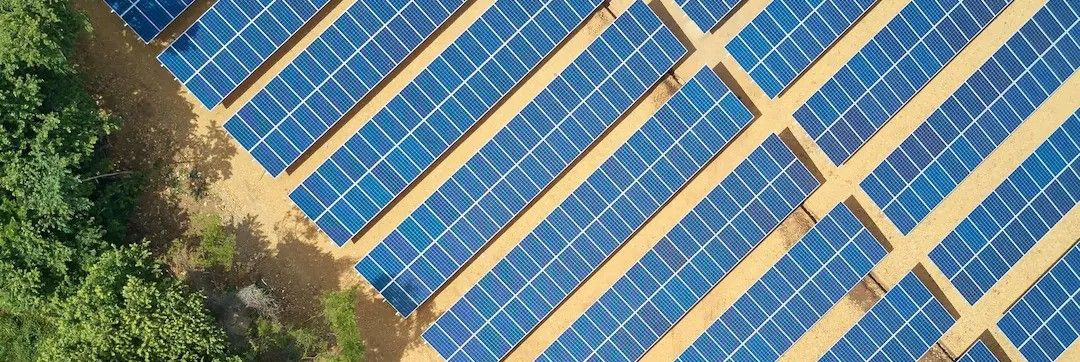 Connecto koos Smarteconiga ehitab uhkusega Pärnumaale Raba päikeseparki. See on oluline samm taastuvenergia suunas, koostöös Sunly ja Metsagrupiga. Meie panus h
