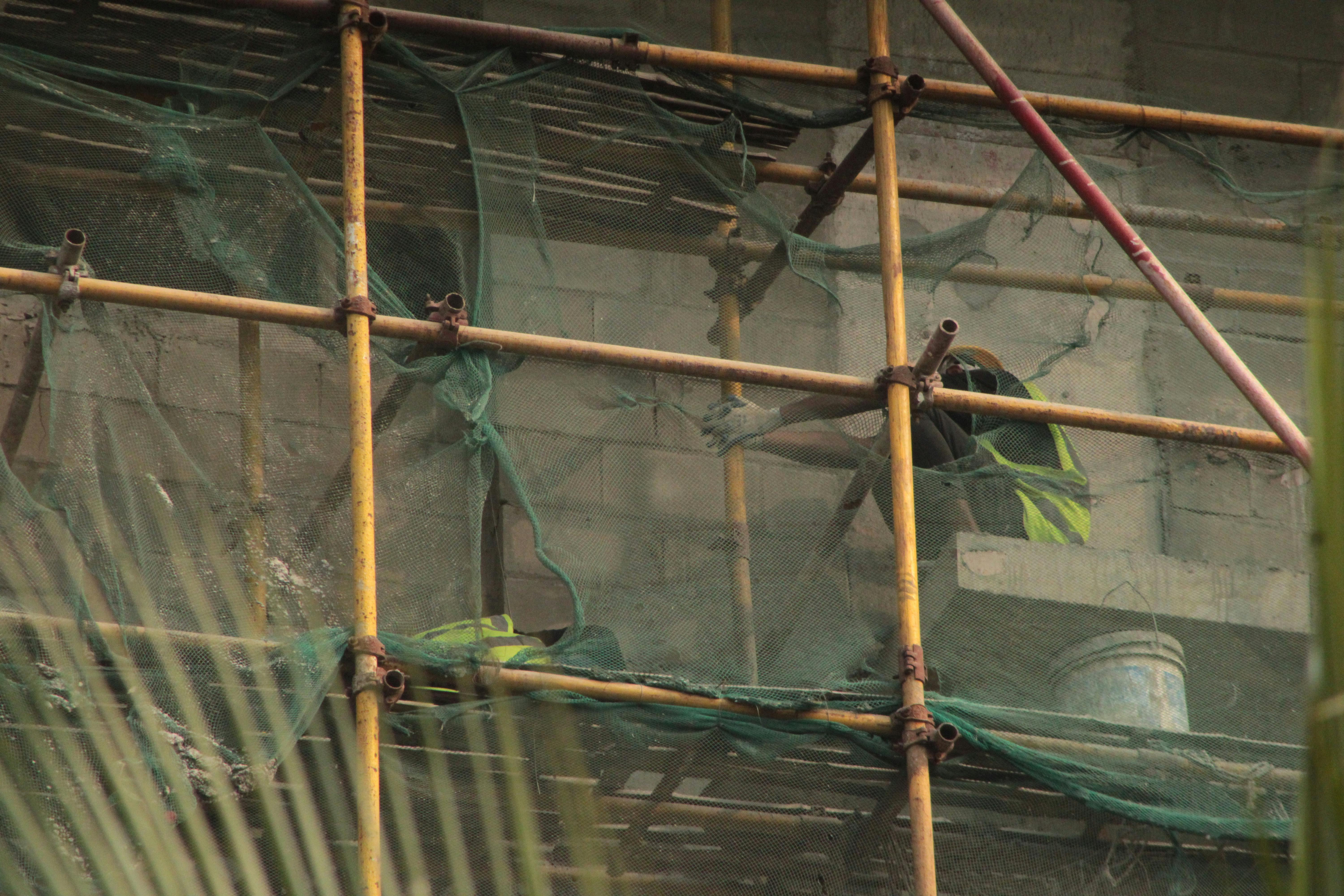 Building aid  provides professional  building support services  , which help keep the construction sites in order, flow smooth and working day-to-day as efficie