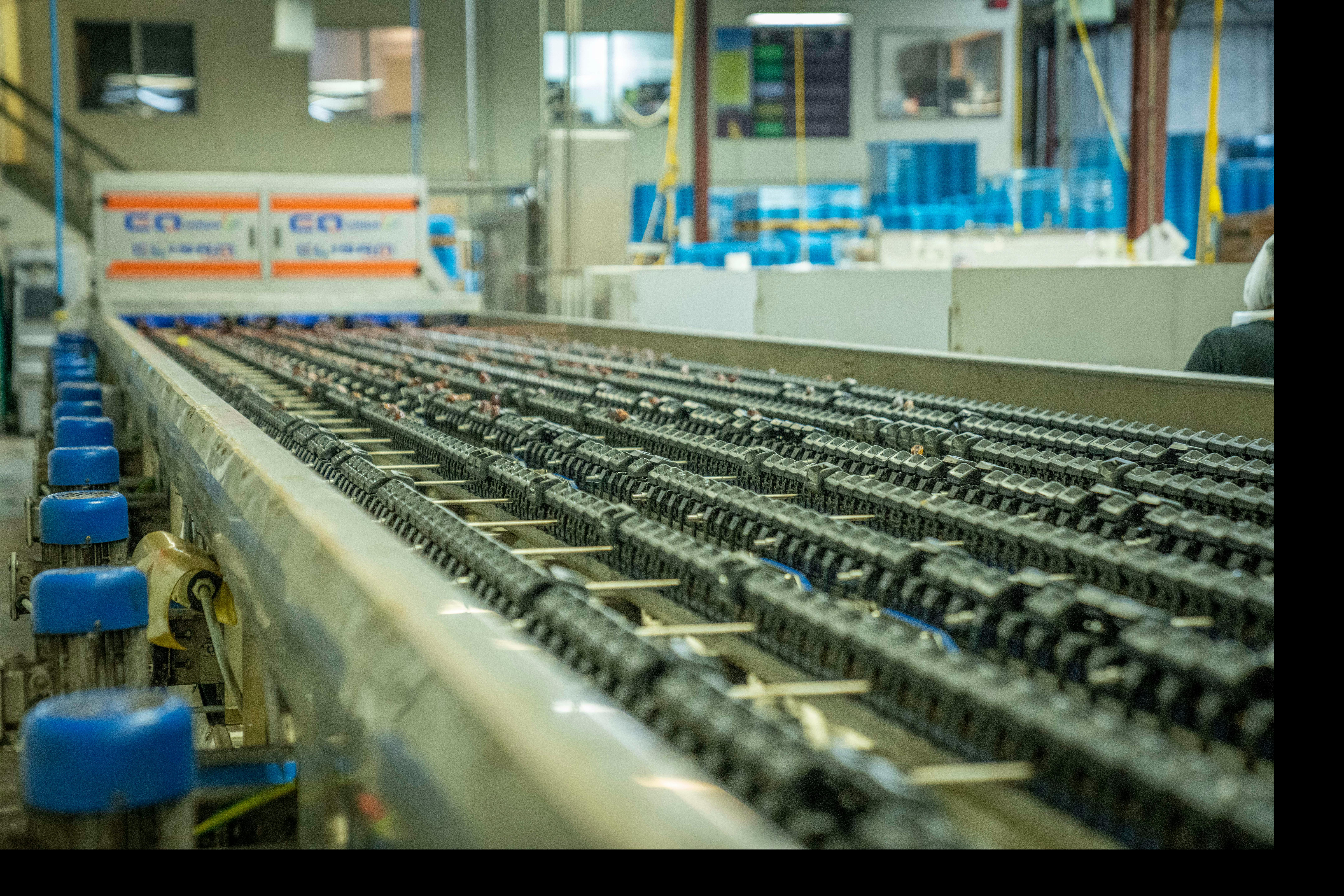 Reliable solution for smooth material flow   Conveyor systems are an important part of the modern industry, ensuring controlled material movement, stable feed a