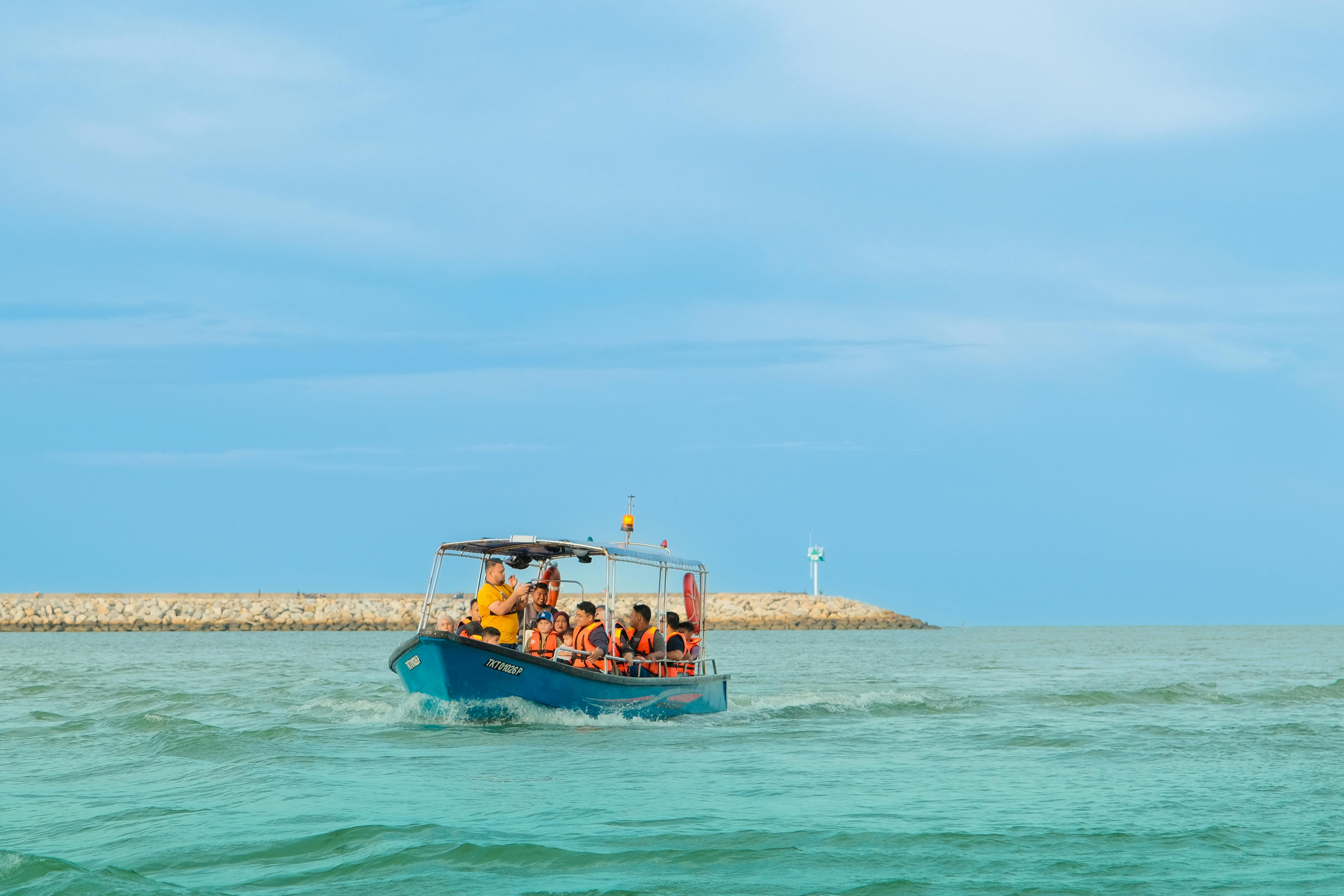 The range of local water-based experiences is connected by guided water trips, experience-rich boat trips and professional event management to provide smooth, s