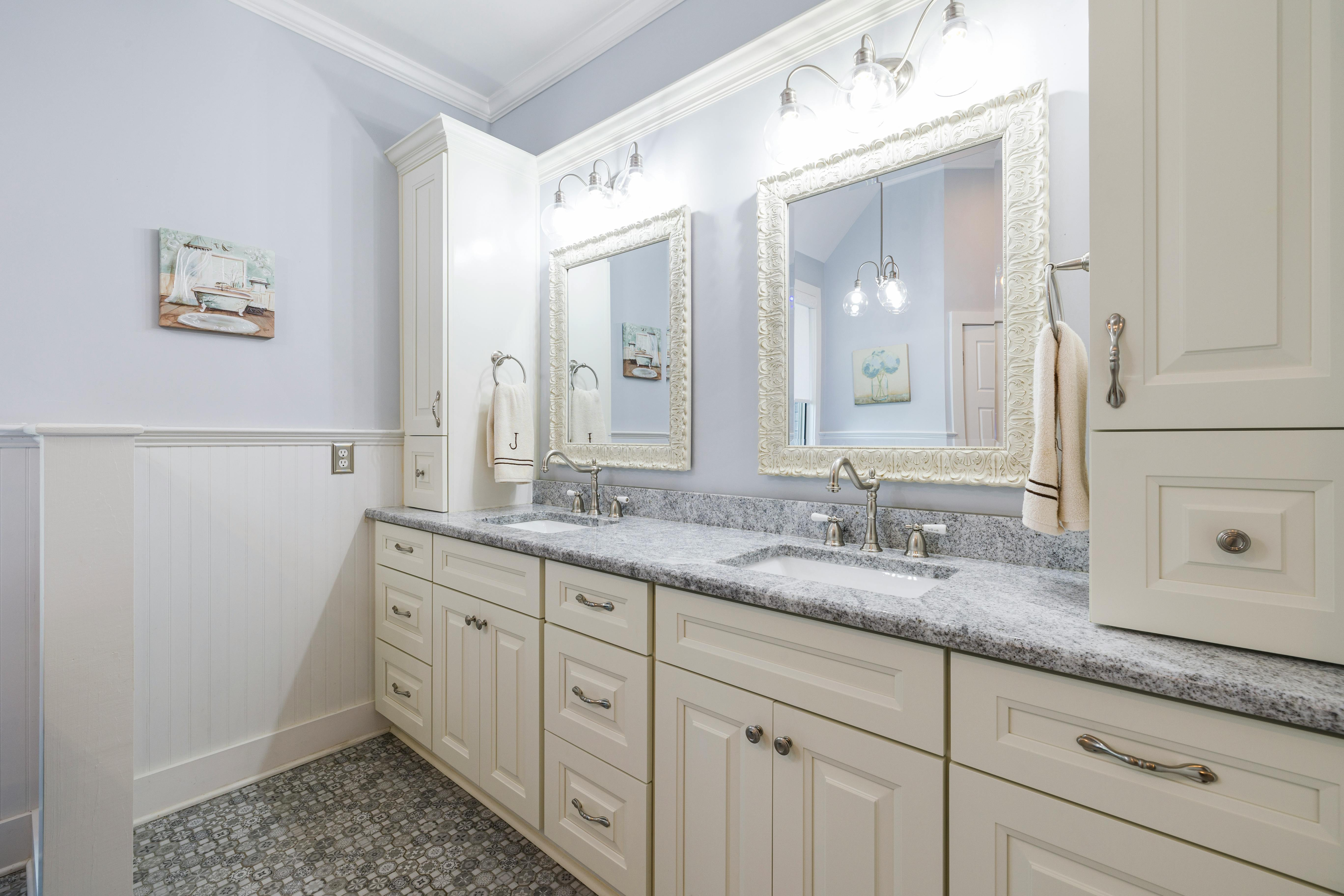 Size-based solutions that last       The furniture of the bathroom   is specially designed for humid conditions: cabinets and shelves made according to dimensio