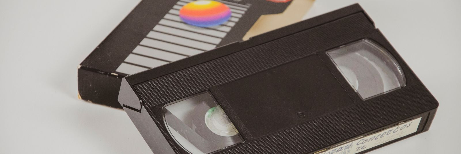 Kas sul on kodus vanu videokassette, mida sa ei saa enam vaadata, sest pole kaasaegseid seadmeid või need on ajahambast puretud? Ära anna alla! Centrumfoto paku