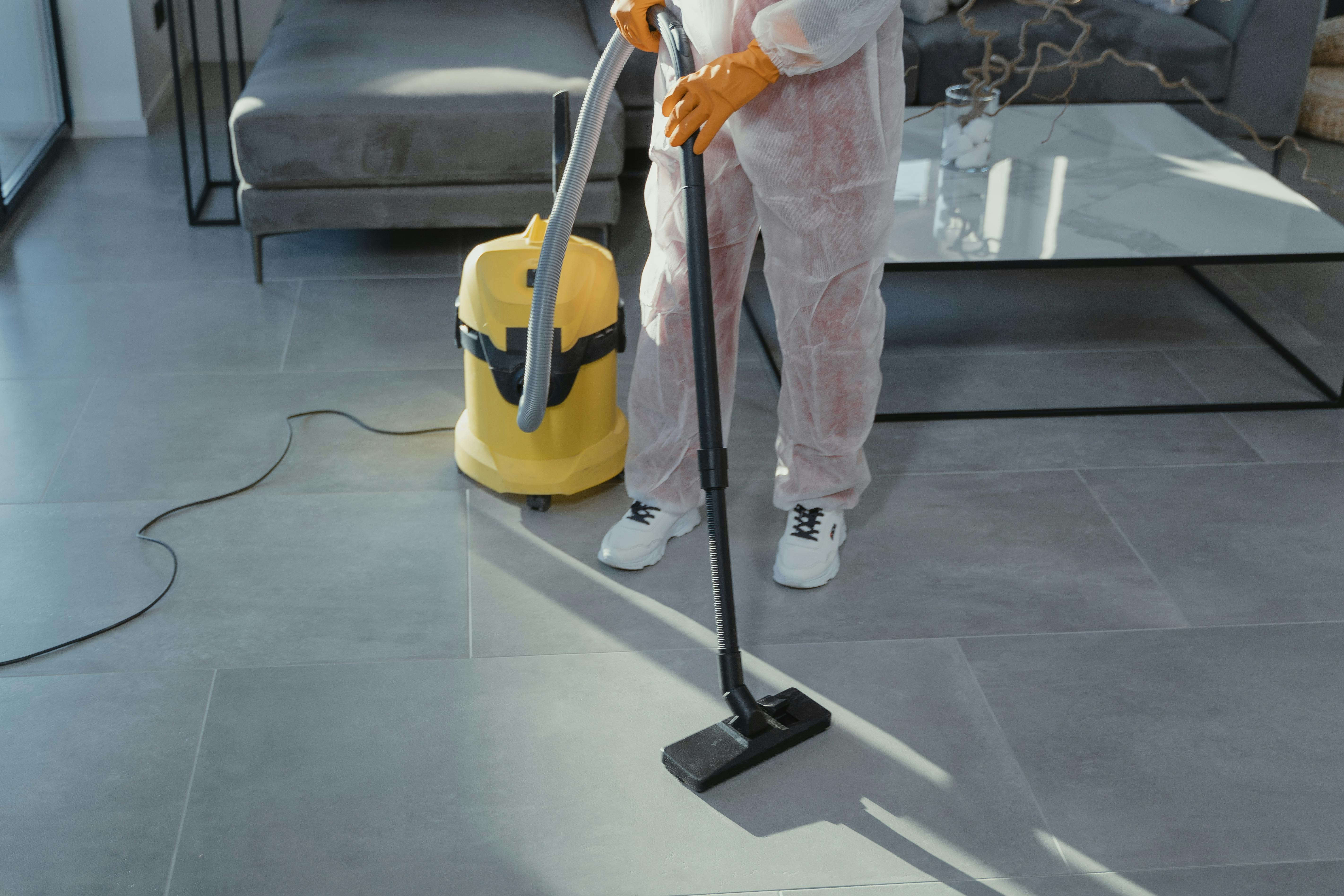 Dust-free grinding  is a modern and convenient solution for restoring the beautiful appearance of the floor without excessive confusion and cleaning. Modern tec
