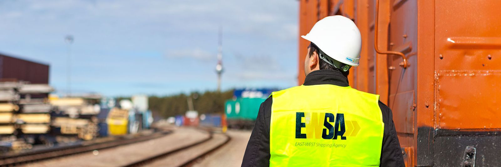 East-West Shipping Agency on ettevõte, mis on tuntud oma kvaliteetsete ja usaldusväärsete logistika- ja ekspedeerimisteenuste pakkumise poolest. Nende pikaajali