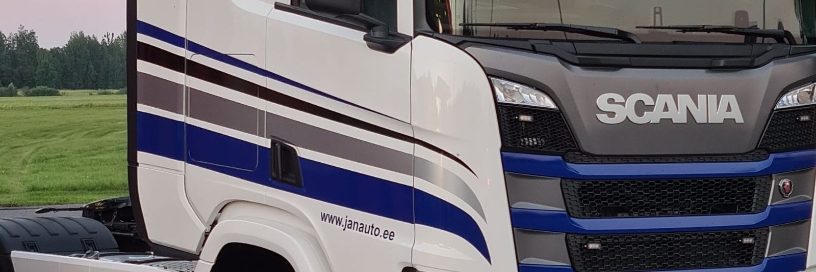 Janauto Group OÜ on juba üle kümnendi olnud Eesti transpordimaastikul silmapaistev mängija. Oma juured ulatuvad tagasi aastasse 2009, mil ettevõtte asutati Eest