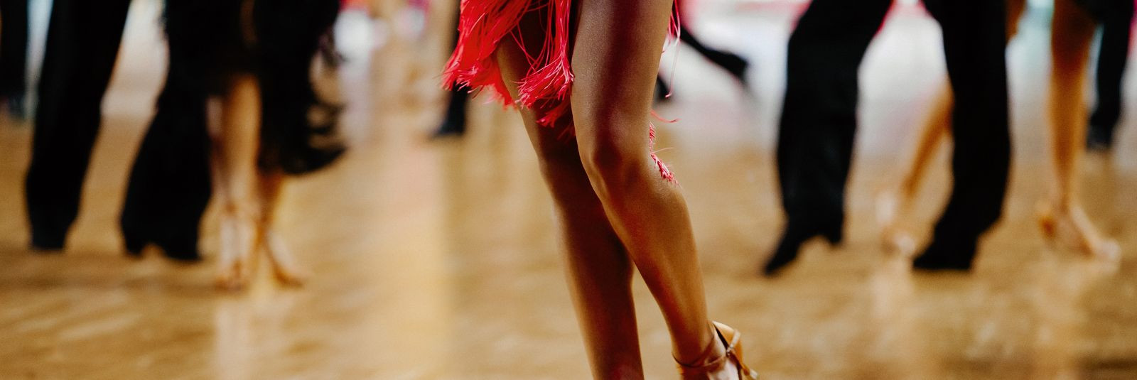 ALL 2 DANCE avab ukse unistuste tantsuriiete maailma, kus iga soovija võib särada staarina, olles uhke oma ainulaadsete ja kvaliteetsete riiete üle. Meie missio