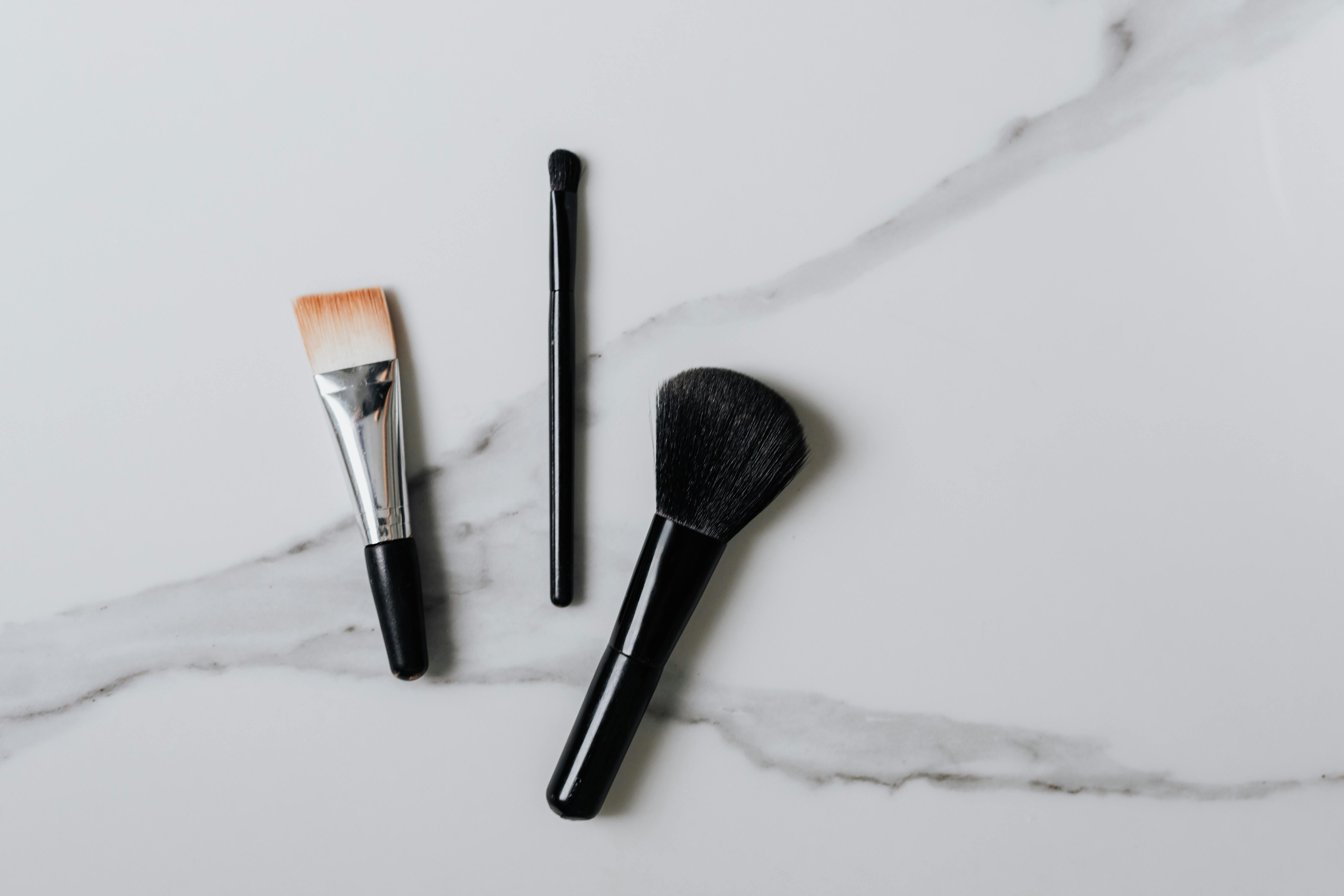 Chamelé is a small makeup brand ordered directly from the web, which believes that a good result does not have to be complicated. Our approach combines a refine