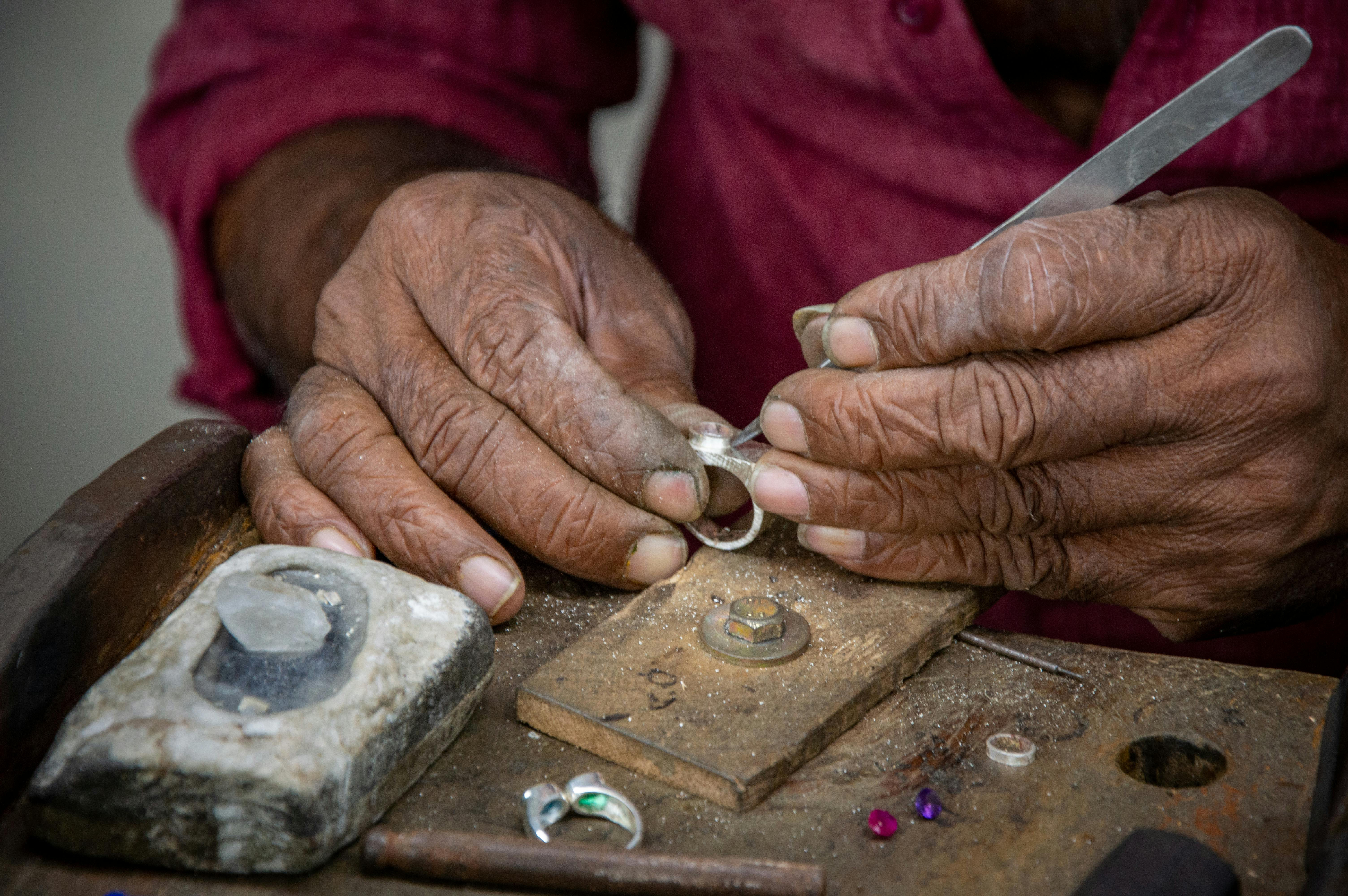 Our family-based jewelry shop creates modest, timeless silver jewellery designed to be worn both daily and at a more festive moment. The design name with emphas