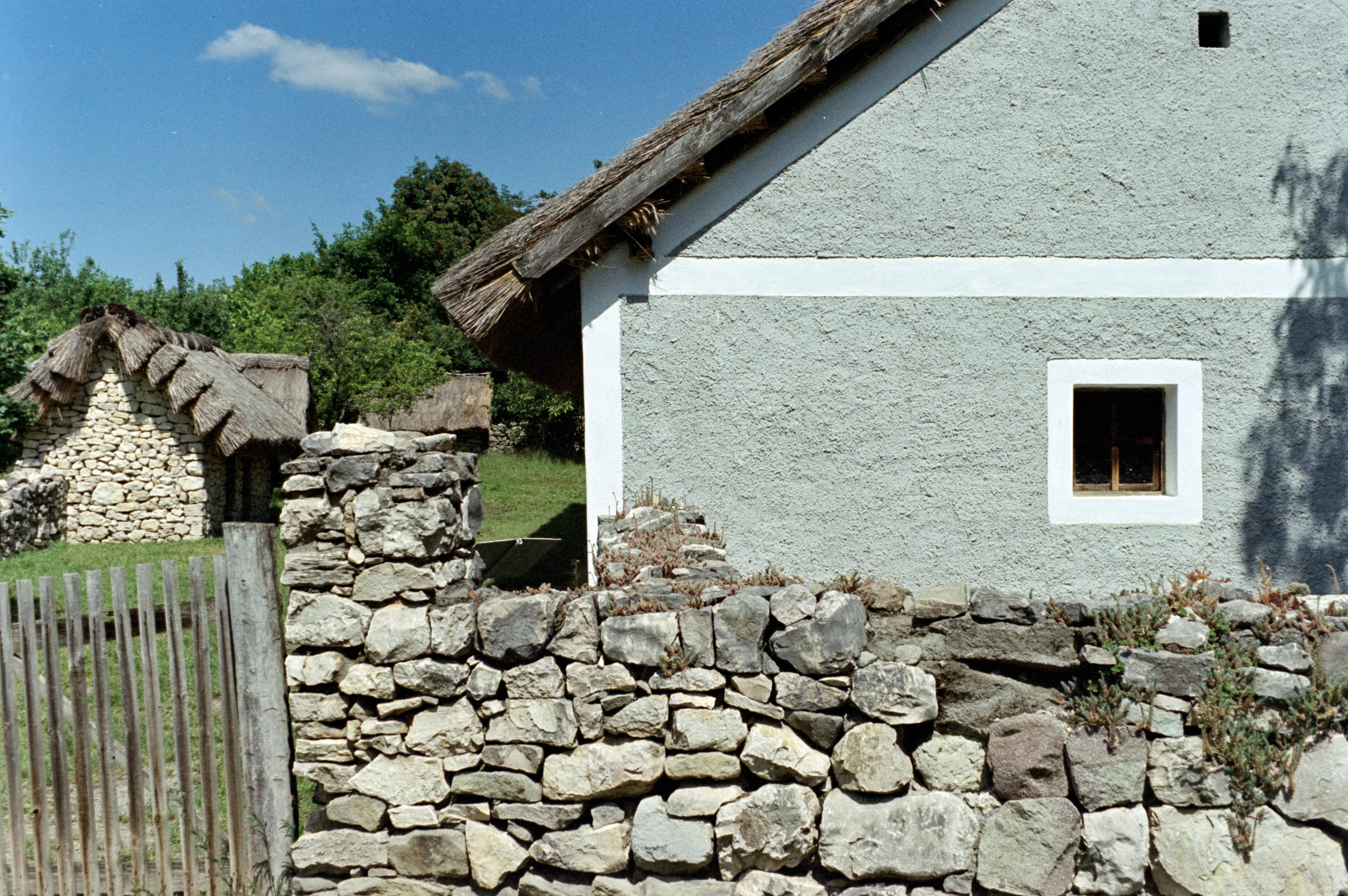 Our company combines commitment to crafts and long-term experience to create and restore homes that are transferred as part of the local building heritage. Star