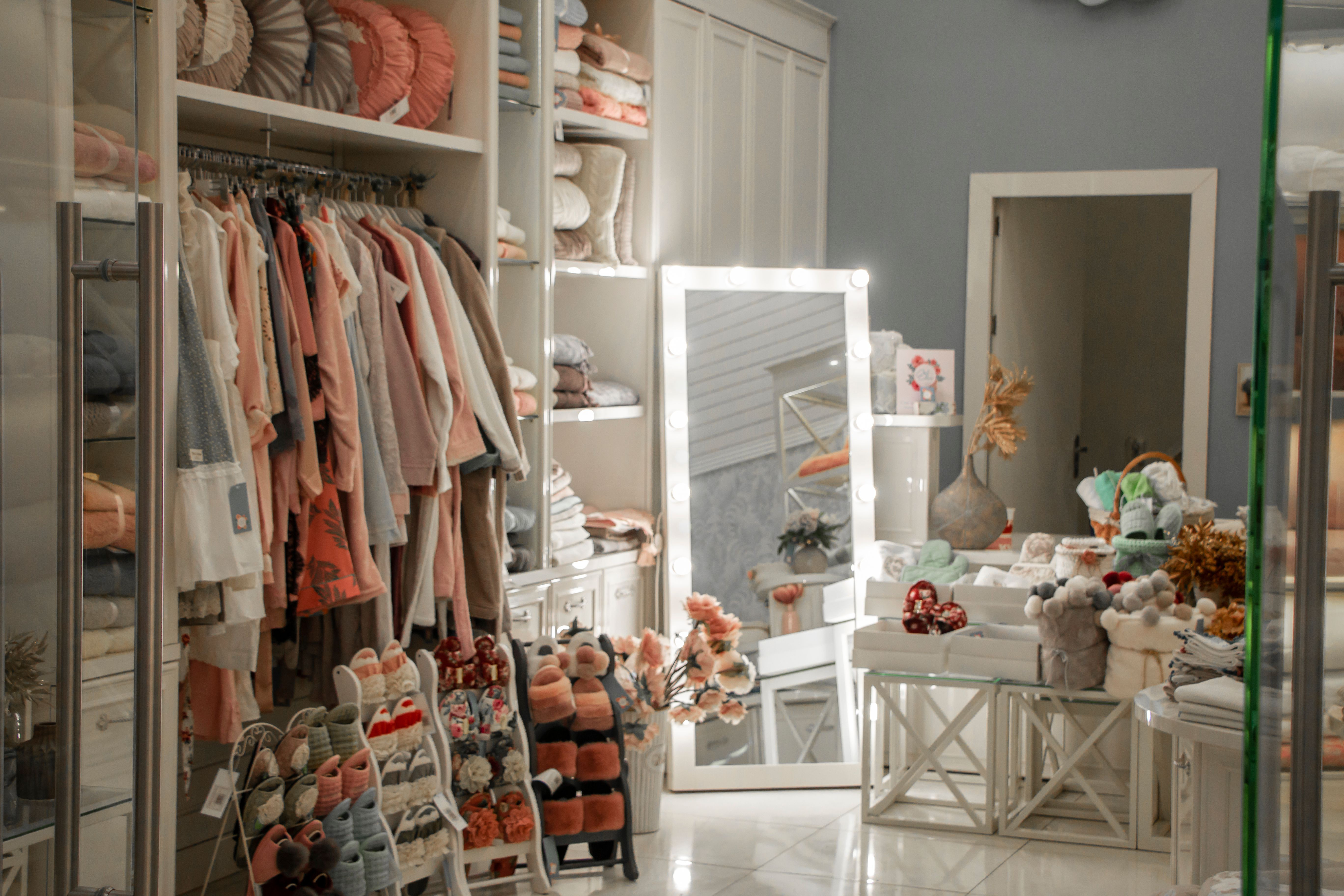 This company is designed for people who value well-selected products that have a character, freshness and a clear sense of design. Its focus is on offering shop