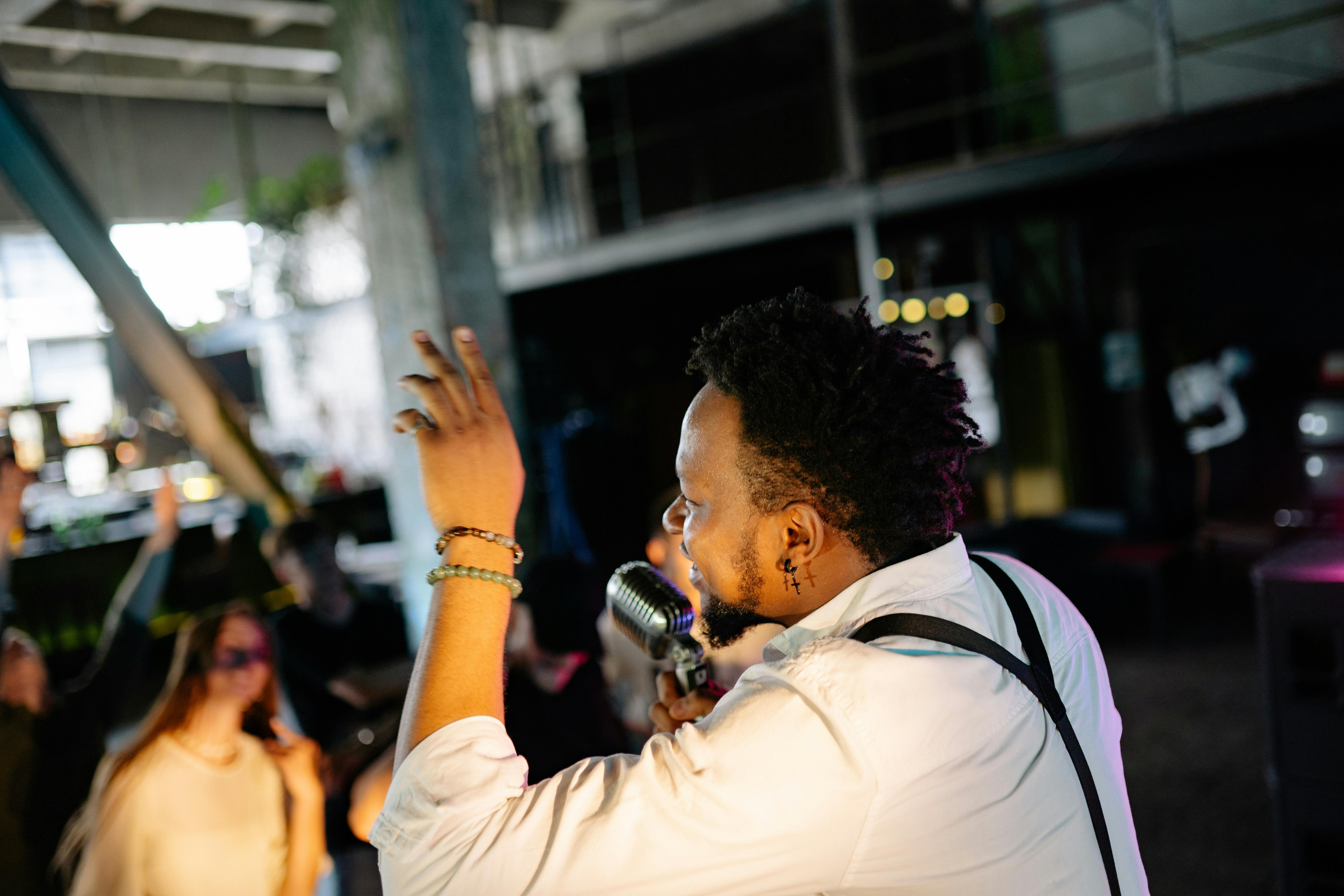 Tanel Padar on Eesti muusik ja esineja, kelle looming ja lavaline kohalolek on aastate jooksul kujundanud selge ning äratuntava koha kohaliku muusikaelus. Tema 