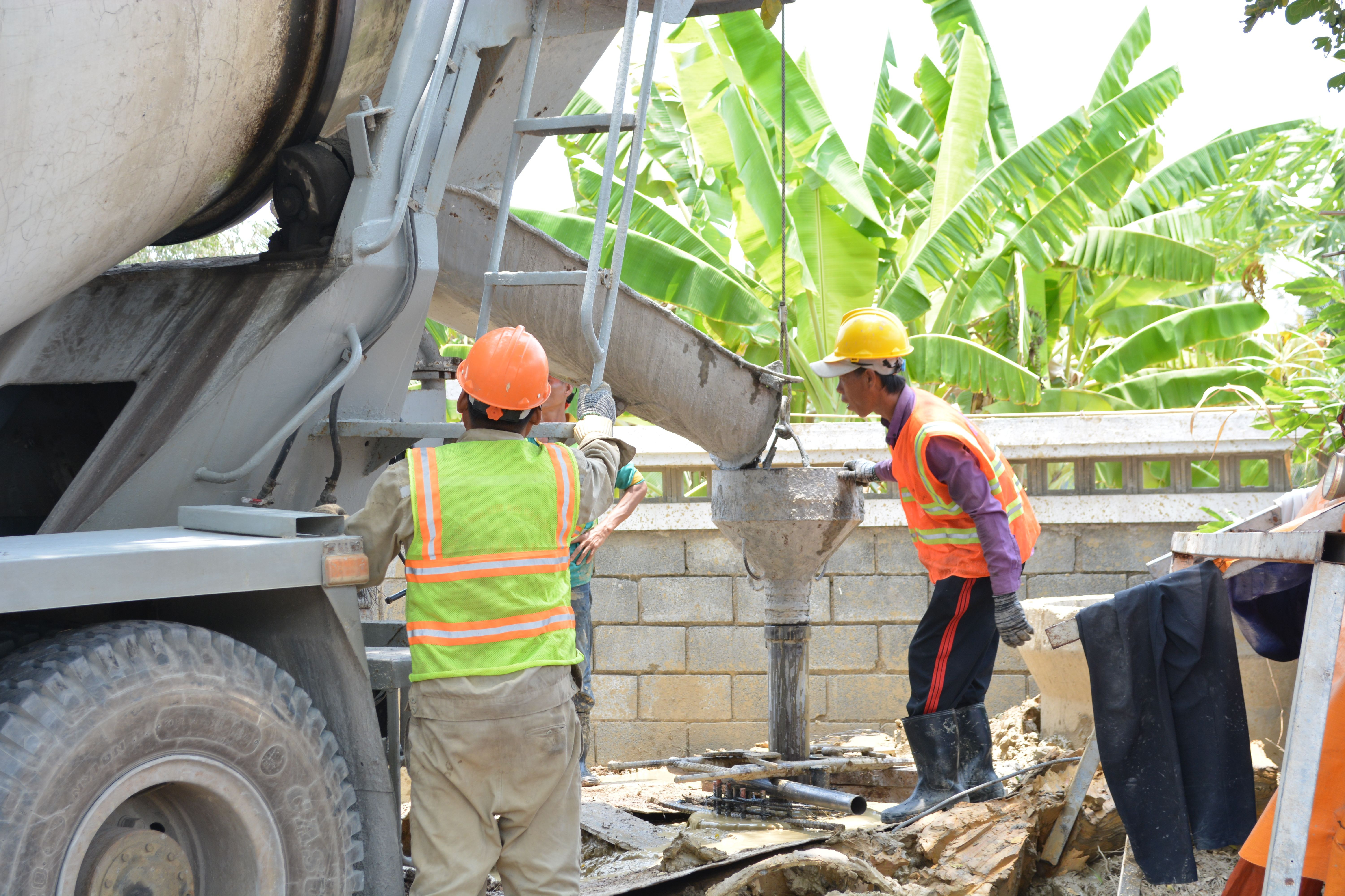 Our work focuses on concrete solutions that create a strong and lasting foundation for the building. We approach each work carefully, because well-made concrete