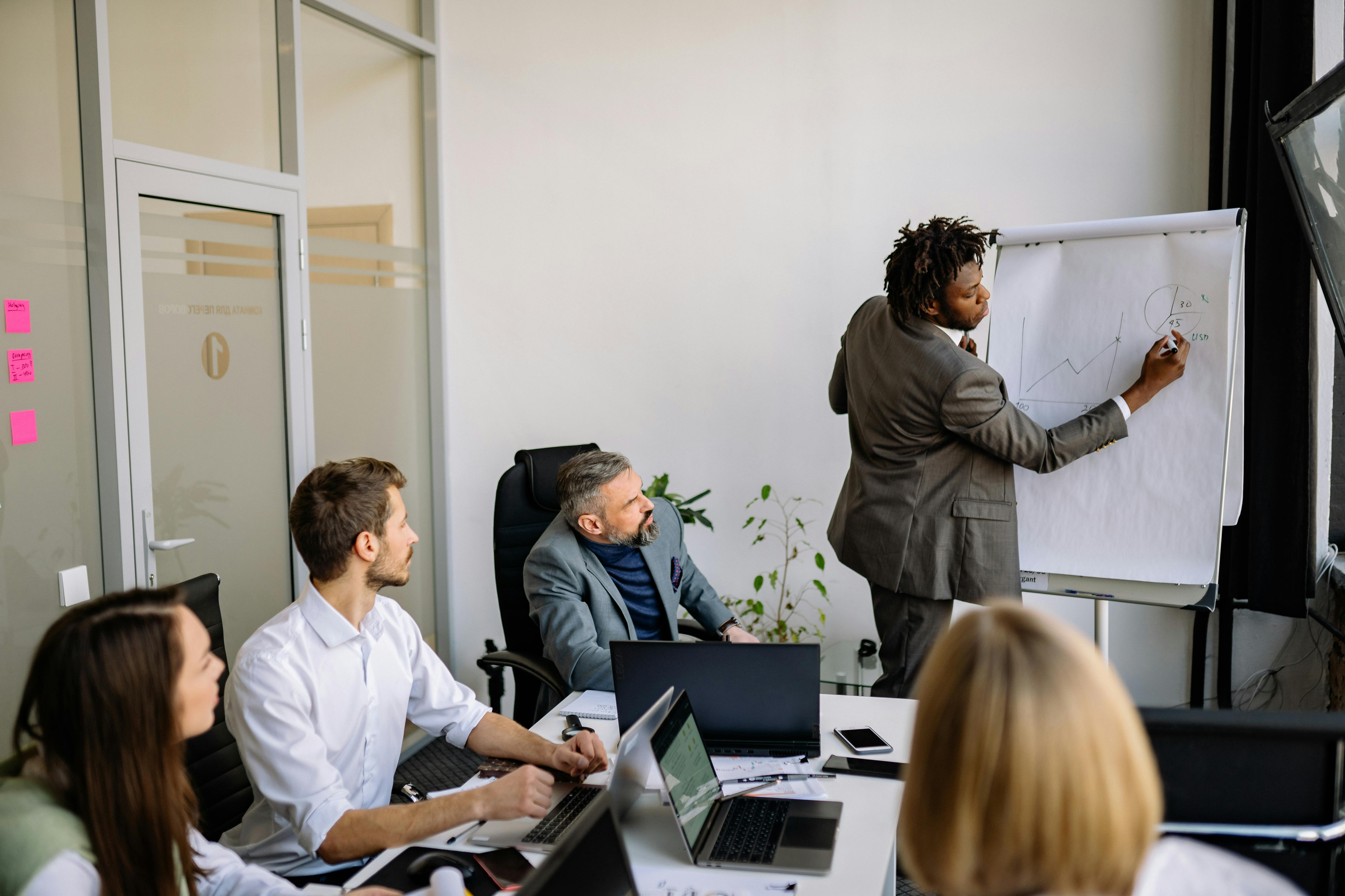 We are a practical and human-centred platform that combines businesses and people looking for short-term work. Our goal is to make the work mediation clear and 