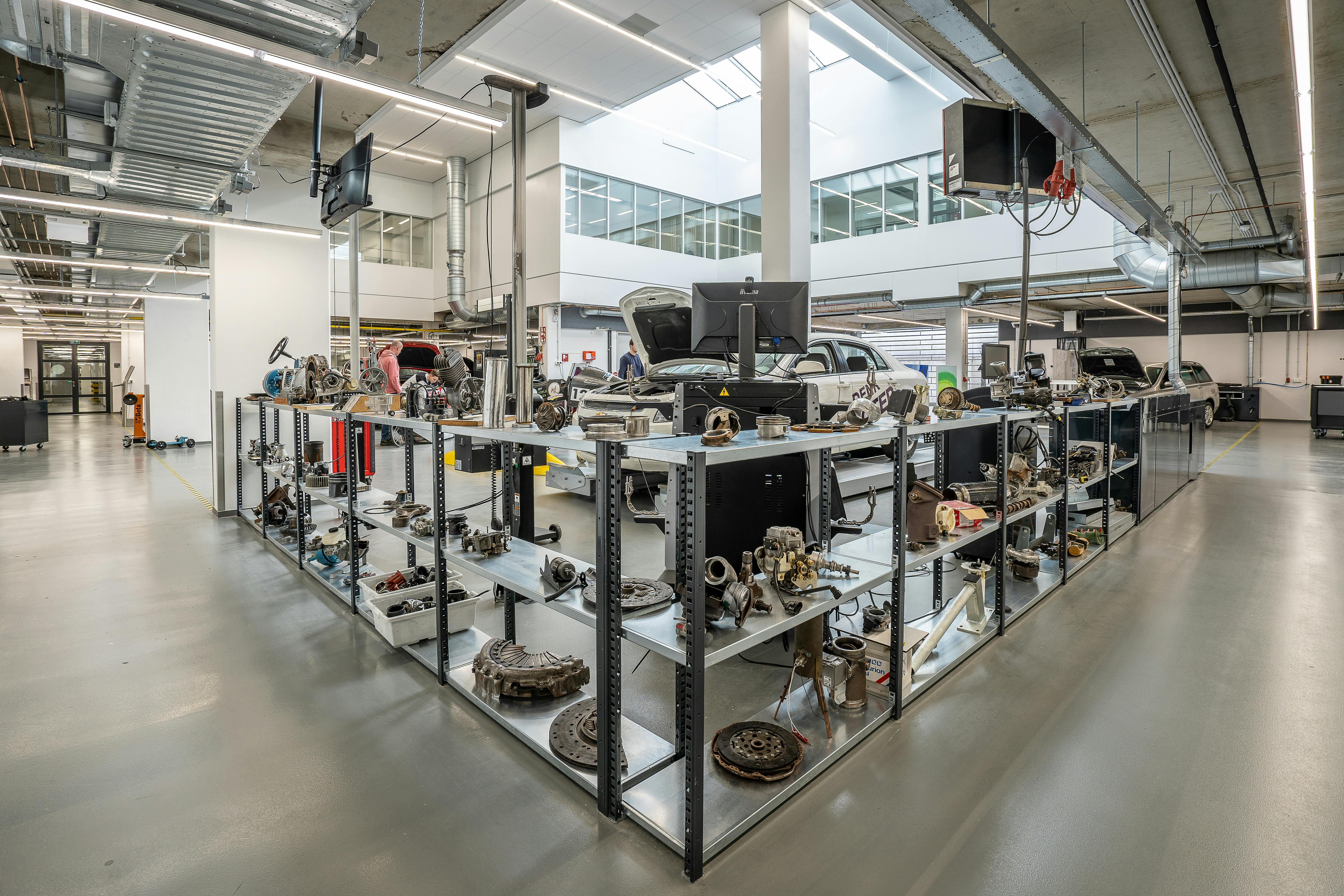 Our aim is to make it easy and comprehensible to find the goods needed for a car. We offer solutions for people who are looking for parts, accessories and other