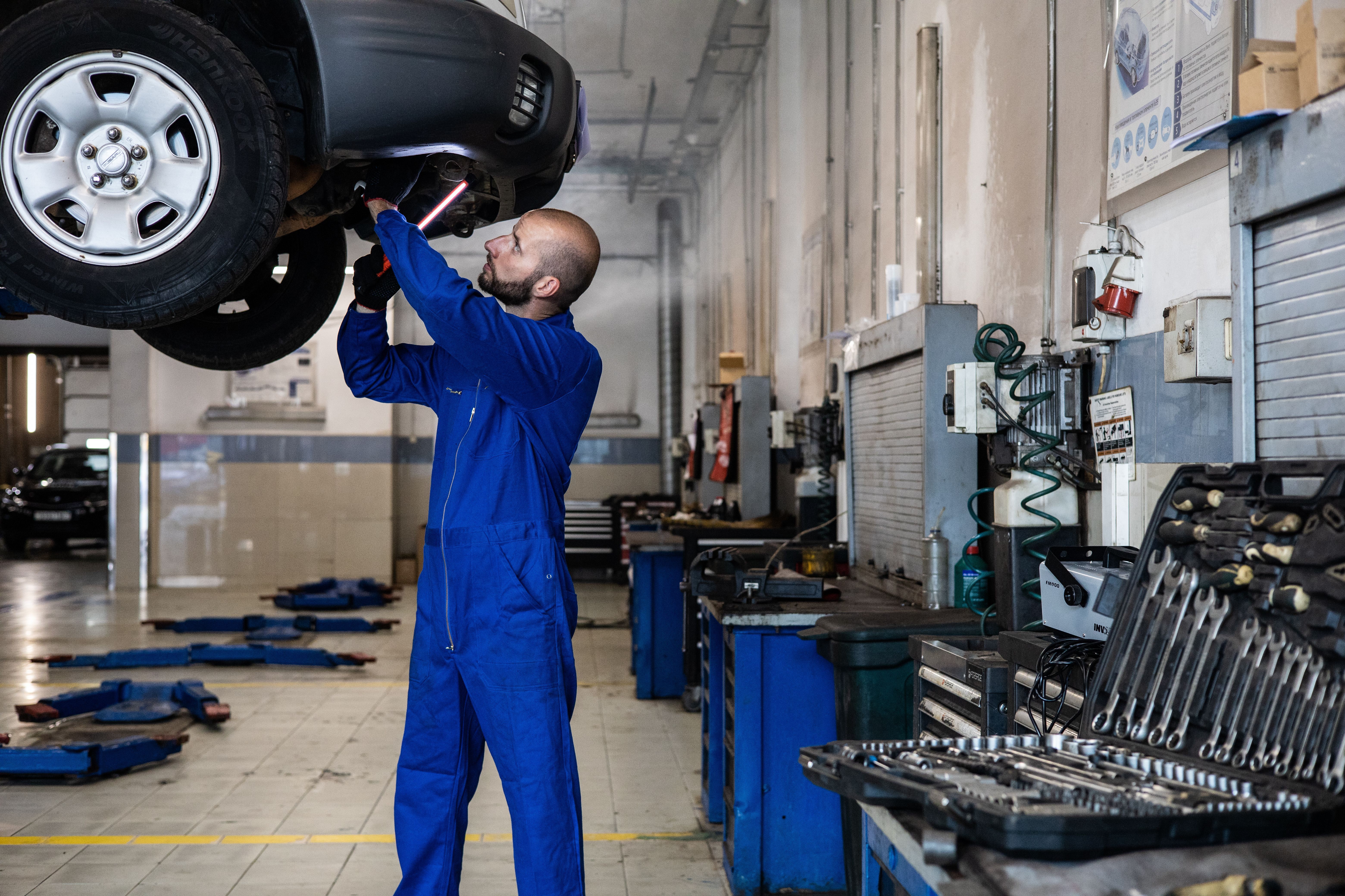 This company provides practical and reliable car service to people and companies who want to take care of the condition of their vehicle without unnecessary com