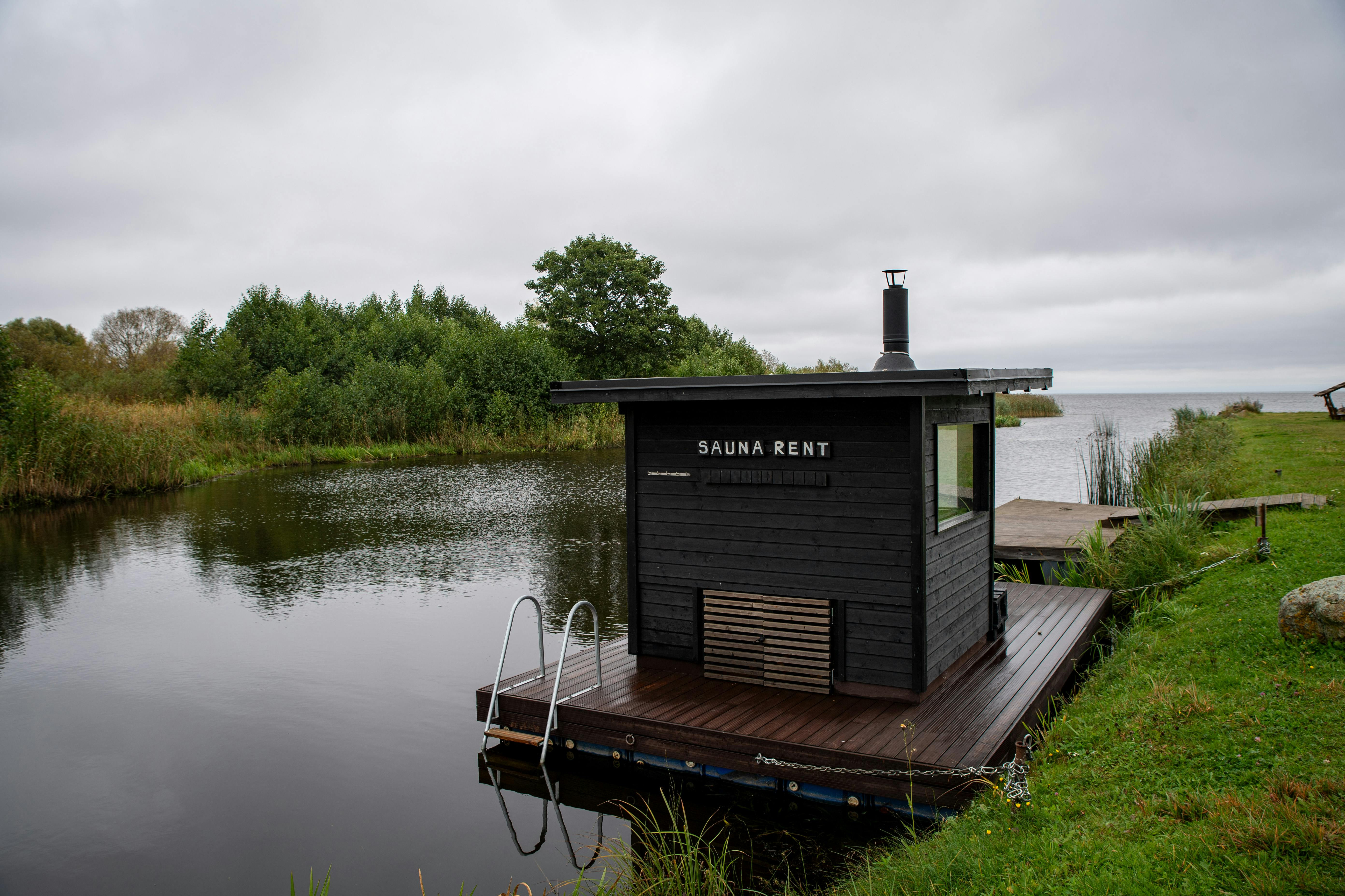 Our activities focus on a simple idea: to offer people the opportunity to be together, move around in nature and experience something different from normal. We 