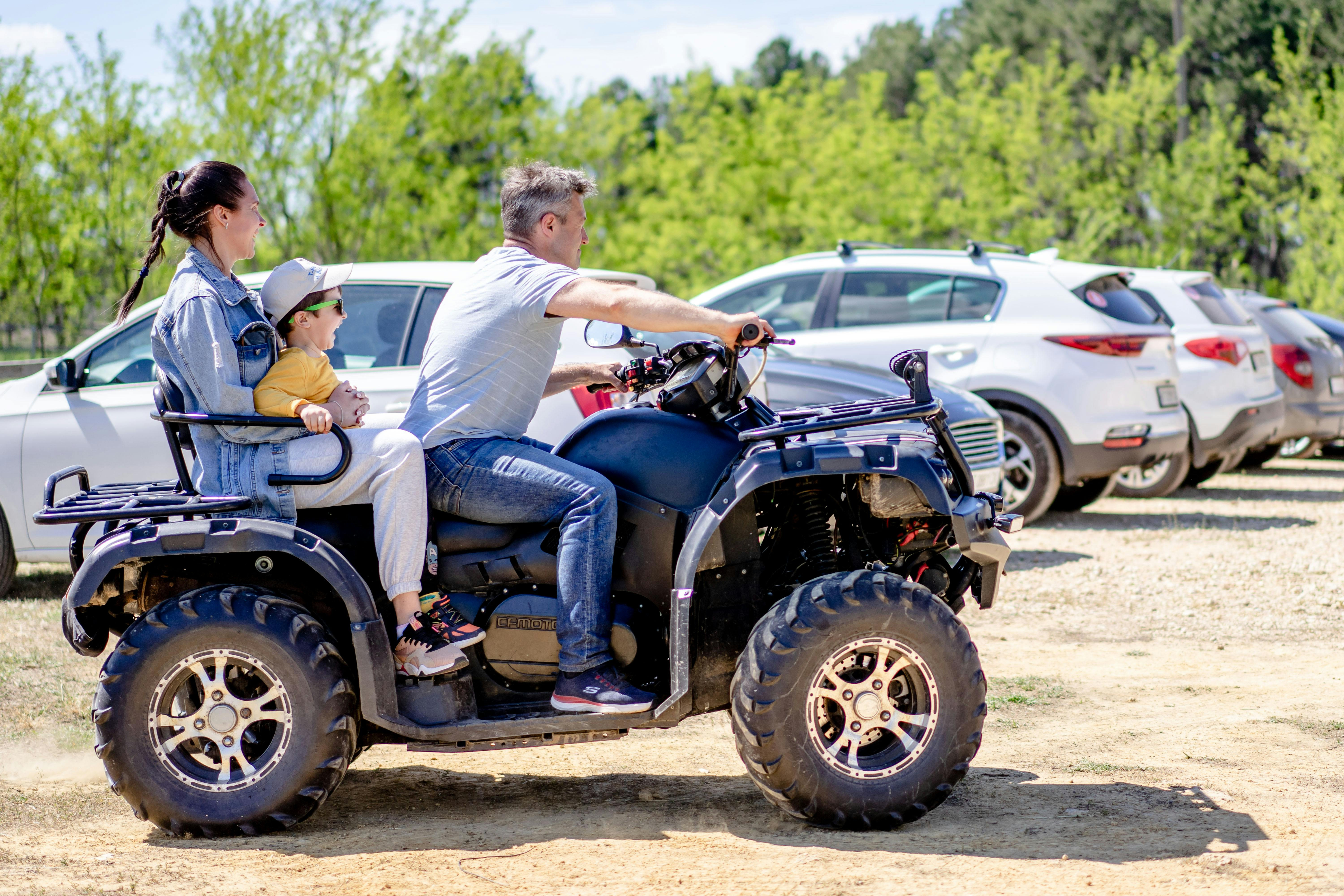 What is Family safari?    Family safari  brings together adventure, safety and quality in fresh air spent with the family. The active programme day includes gui
