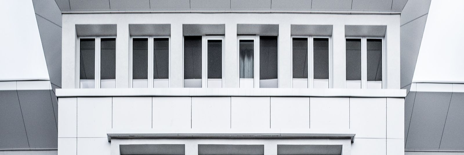 Karo Grupp OÜ pakub tipptasemel fassaaditööde ja katuseehituse teenuseid, mis tagavad teie hoone kaitse ja visuaalse atraktiivsuse. Meie spetsialistid omavad ul