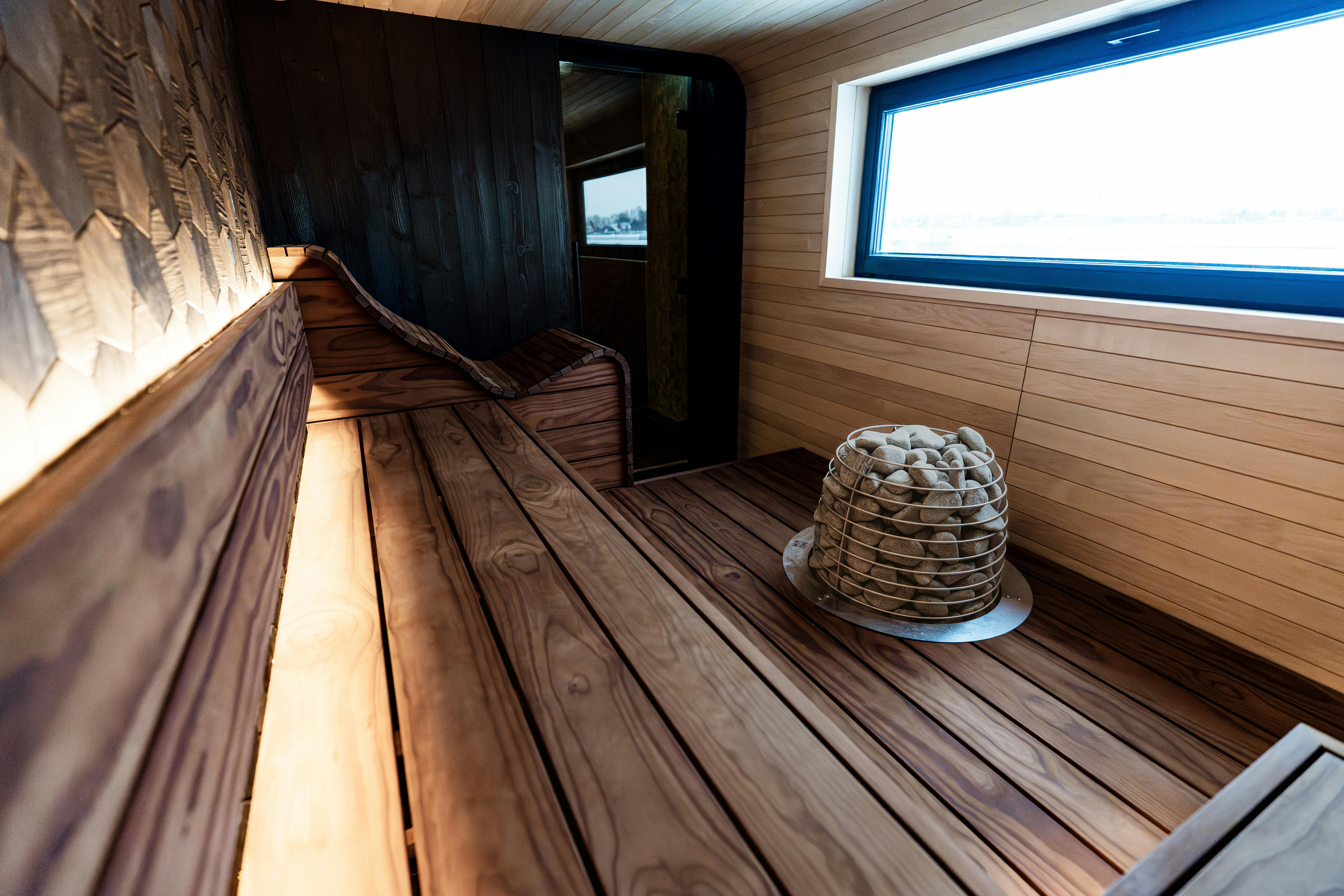 Parvsauna  combines two valued experiences: fun saunaing and the freedom to stay on water. If you are looking for a solution that adds real value to the yard, l