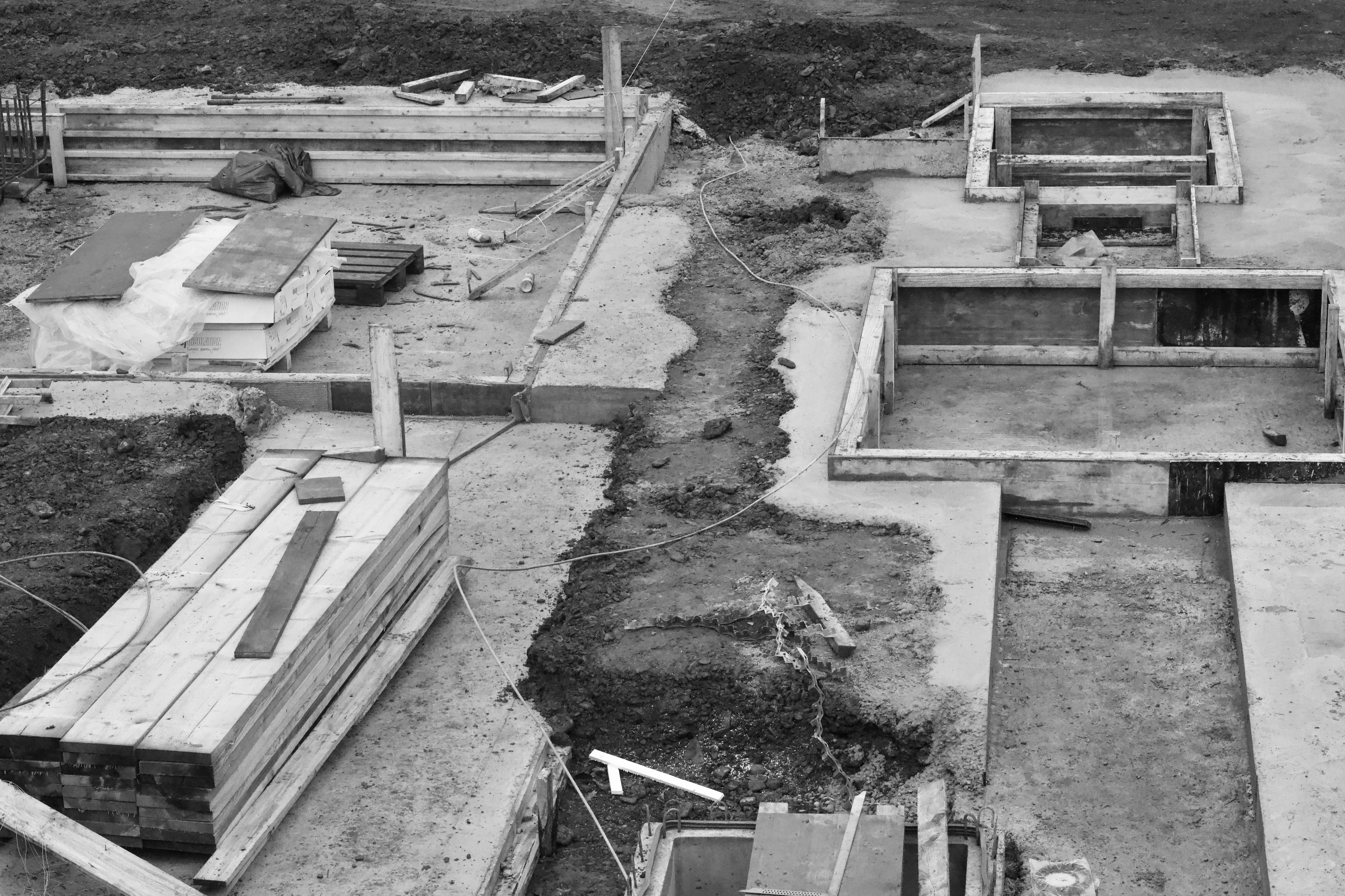 Fundamentals  is the most important starting point for each quality building. Properly carried out  First work , thorough  earth preparation  and accurate  beto