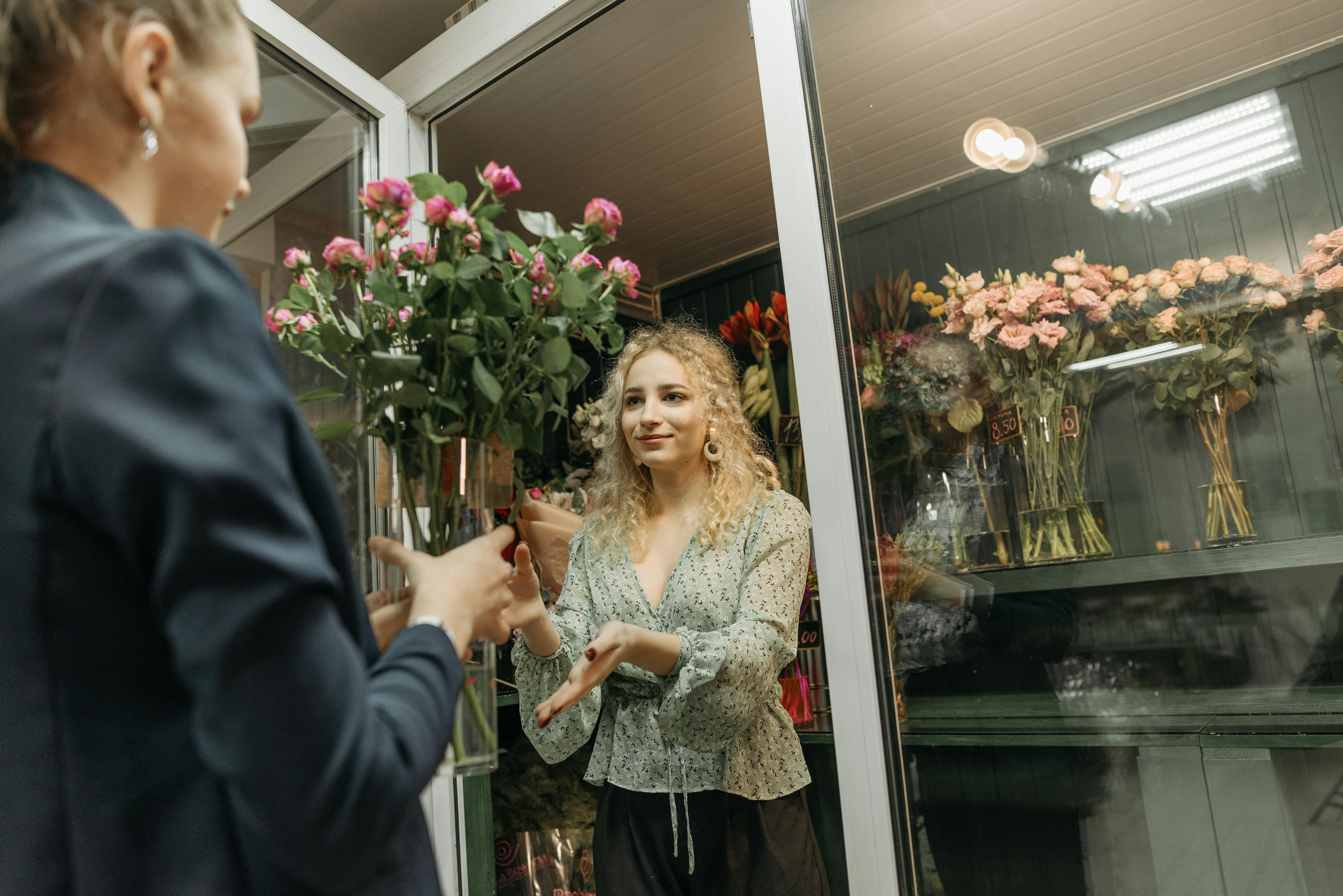 Located flower service combines fresh flowers, professional wedding and event design and simple online order, so that every day and daily gift is memorable. Per